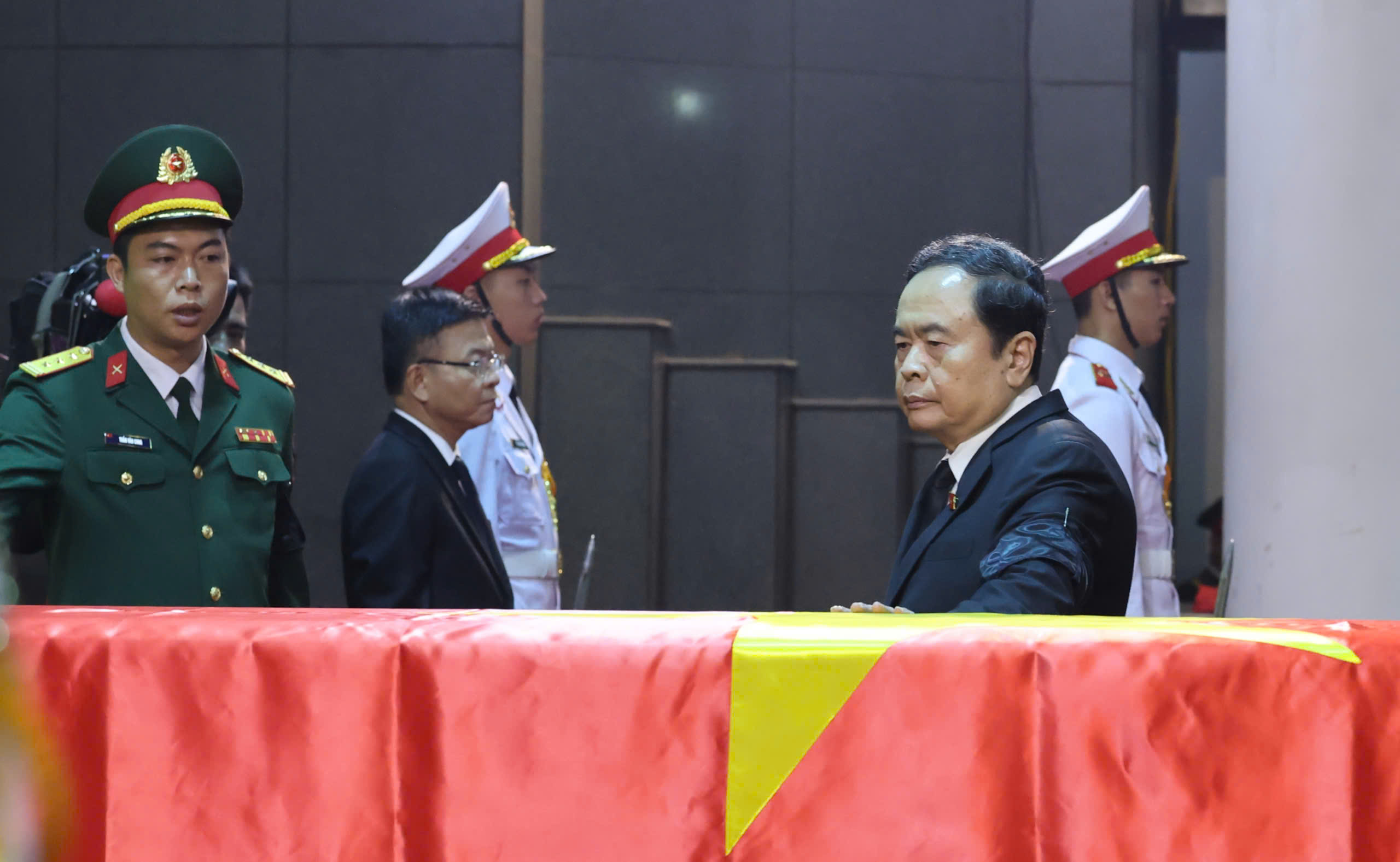 Lãnh đạo Đảng, Nhà nước viếng nguyên Chủ tịch nước Trần Đức Lương - Ảnh 15.