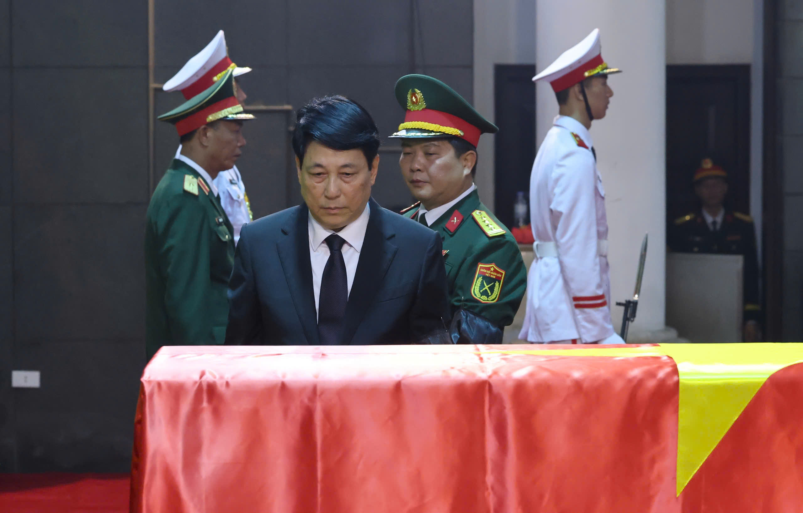 Lãnh đạo Đảng, Nhà nước viếng nguyên Chủ tịch nước Trần Đức Lương - Ảnh 9.