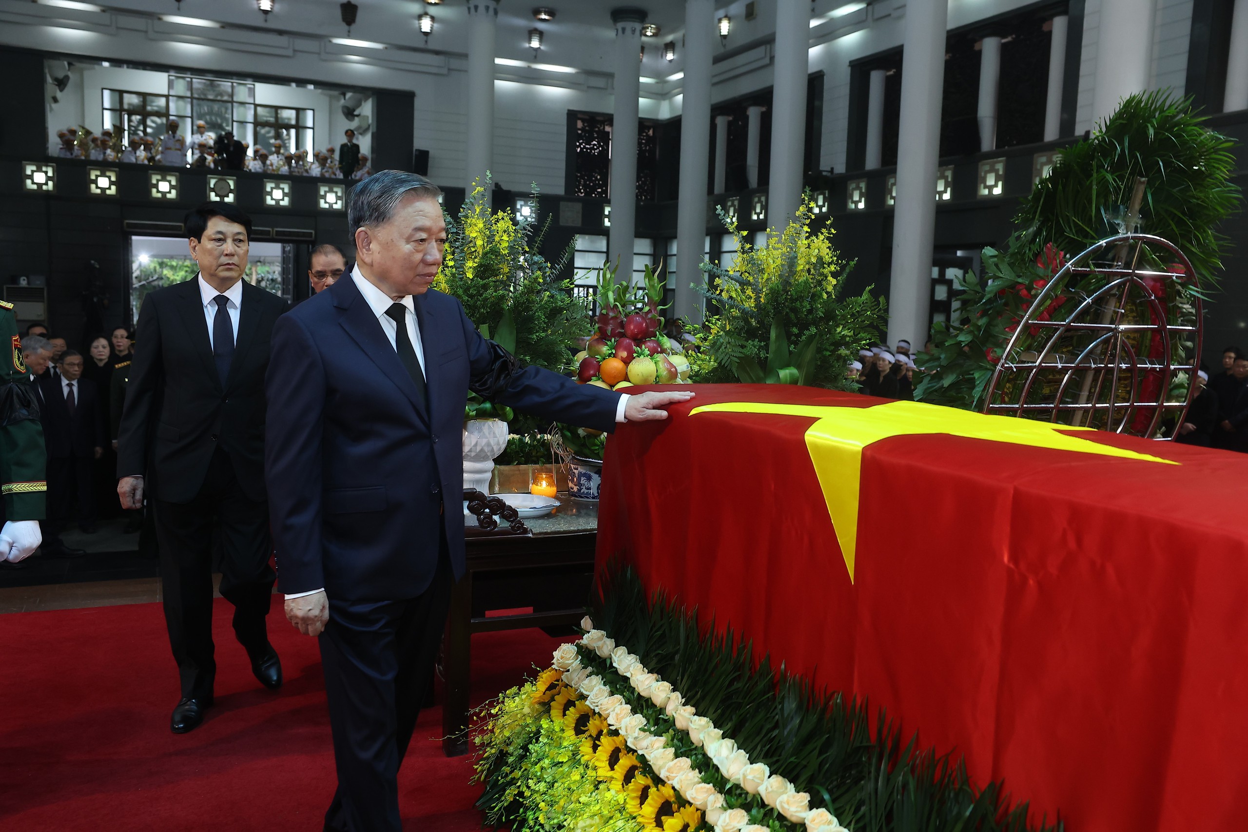 Lãnh đạo Đảng, Nhà nước viếng nguyên Chủ tịch nước Trần Đức Lương - Ảnh 6.