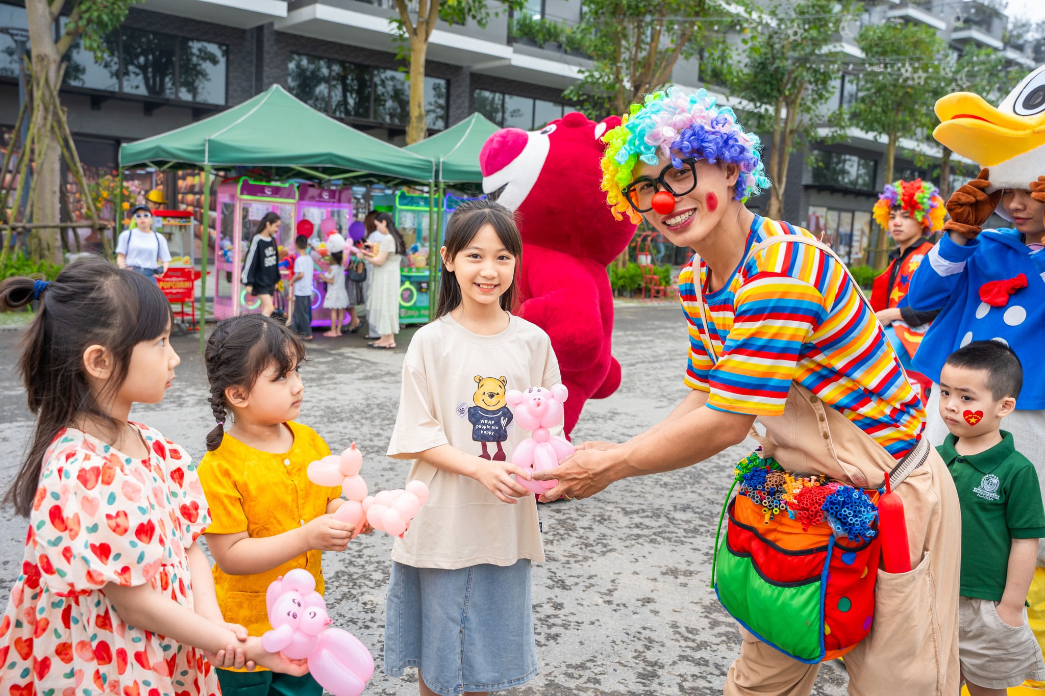 Giải phóng đôi chân, trải nghiệm rực rỡ tại Lễ hội mùa hè Eco Central Park 2025 - Ảnh 3.