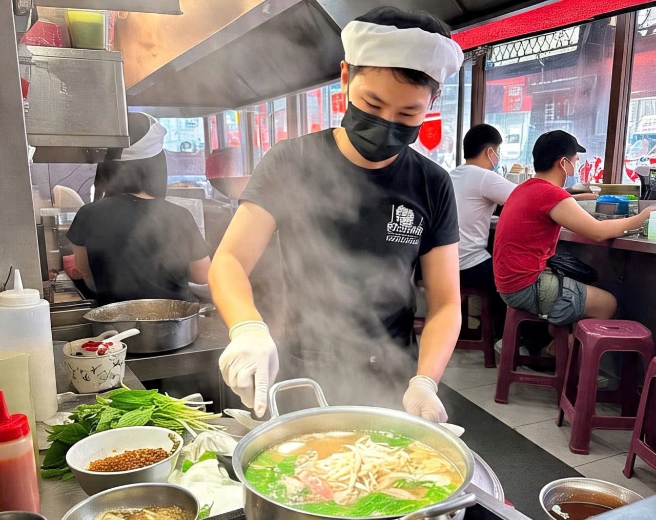Chủ quán TP.HCM 'để ý' chuyện cắt móng tay, đeo trang sức sau đề xuất phạt mới - Ảnh 3.