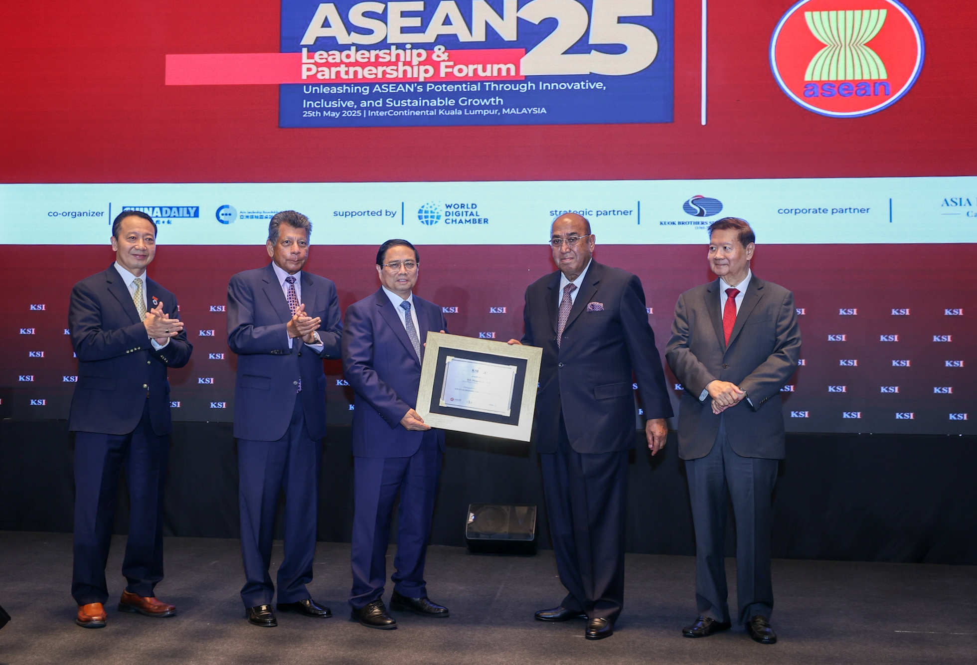 Thủ tướng Phạm Minh Chính là nhà lãnh đạo ASEAN tiêu biểu năm 2025 - Ảnh 2.