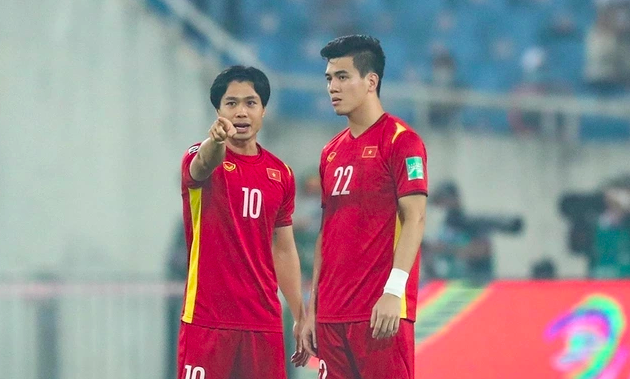 HLV Kim dùng ‘kính lúp’ soi cực kỹ Malaysia, quyết thắng bằng phương án nóng
- Ảnh 2. HLV Kim dùng ‘kính lúp’ soi cực kỹ Malaysia, quyết thắng bằng phương án nóng
- Ảnh 2.