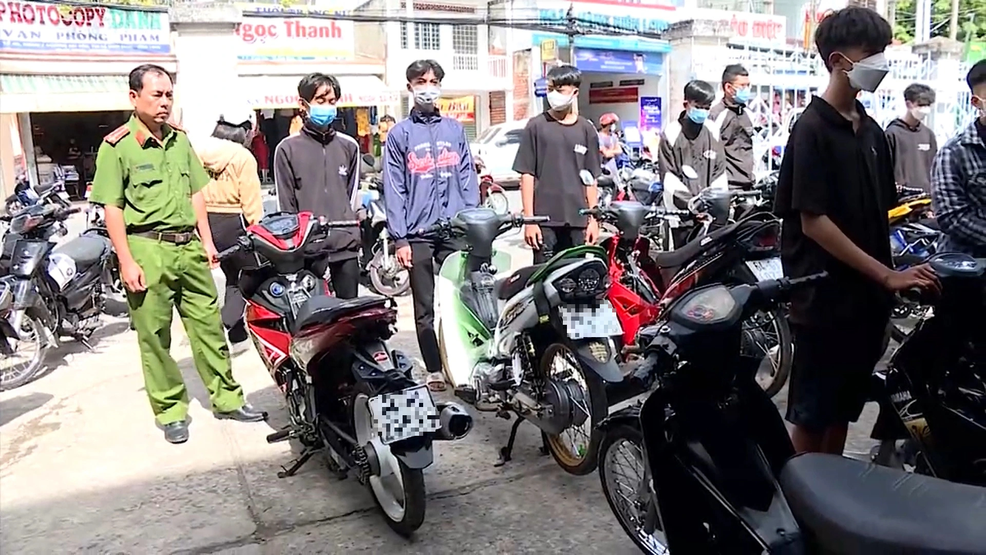 Chính phủ đề xuất tăng 4 lần mức tối đa phạt tiền không cần lập biên bản- Ảnh 2. Chính phủ đề xuất tăng 4 lần mức tối đa phạt tiền không cần lập biên bản- Ảnh 2.