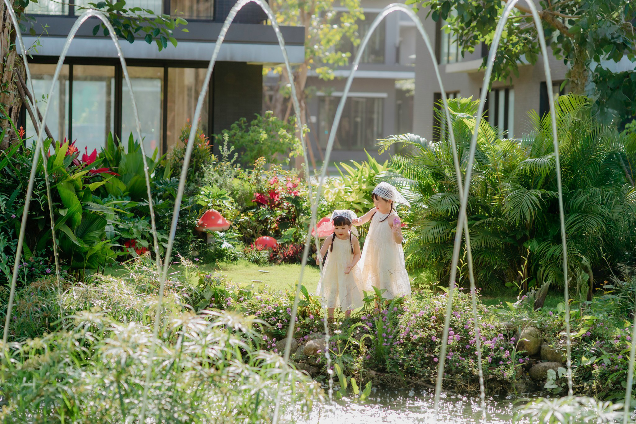 Giải phóng đôi chân, trải nghiệm rực rỡ tại Lễ hội mùa hè Eco Central Park 2025 - Ảnh 10.