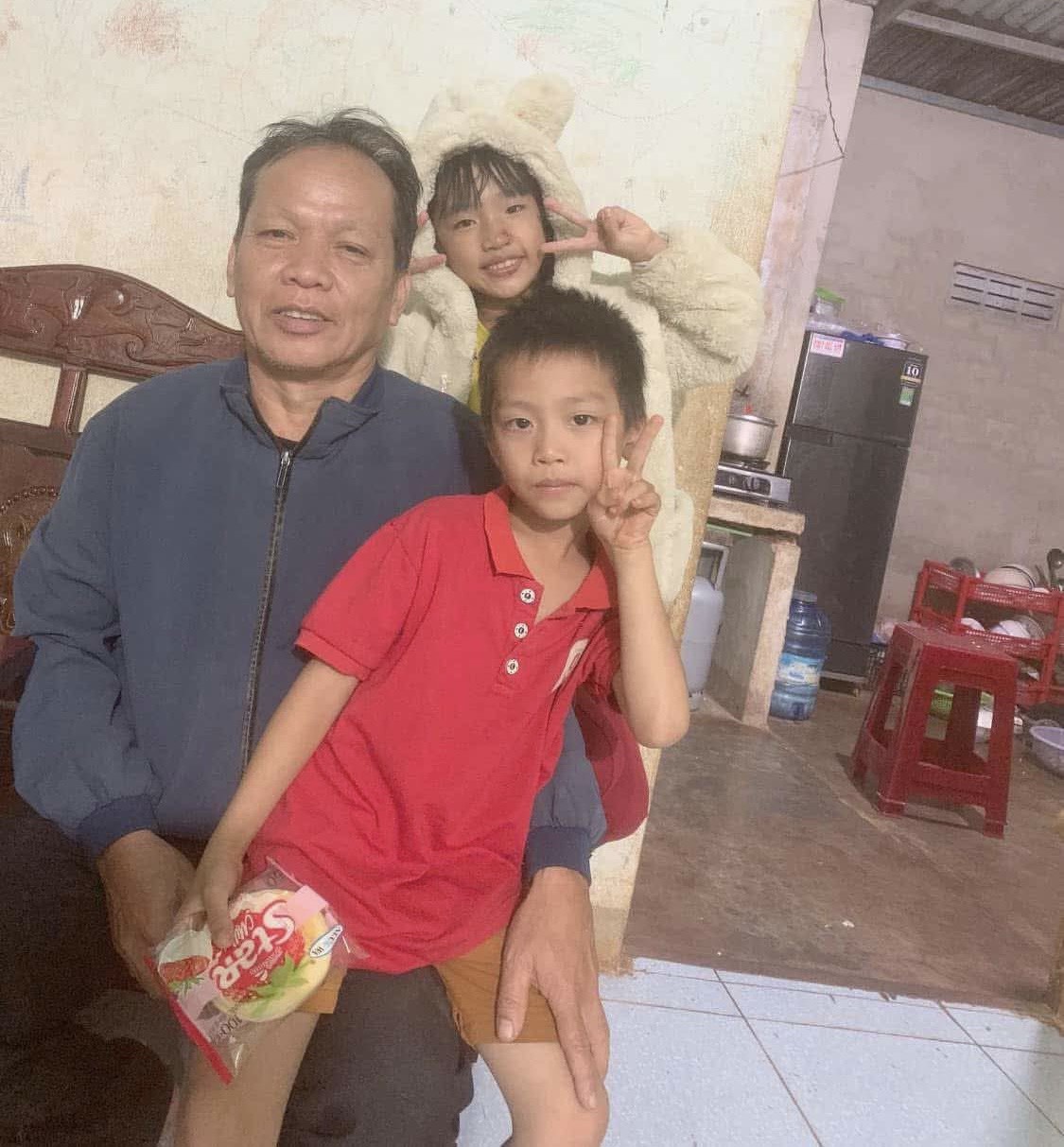 Lời chào chữa lành của hai đứa trẻ mang lại hạnh phúc cho ông bà nội - Ảnh 3.