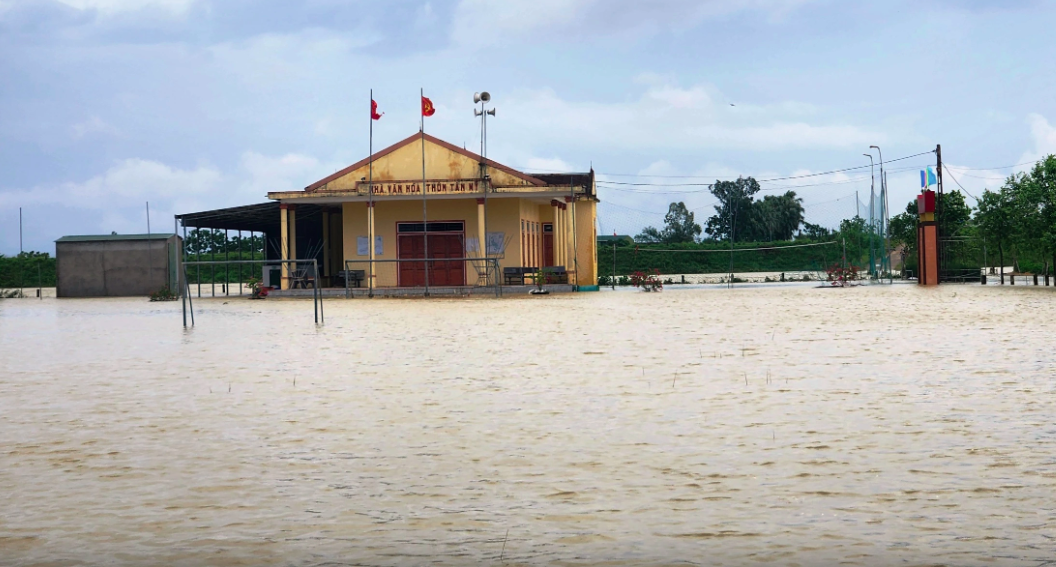 Kỷ lục mưa lớn dữ dội khiến Hà Tĩnh lũ lụt bất thường đầu mùa hè- Ảnh 1.