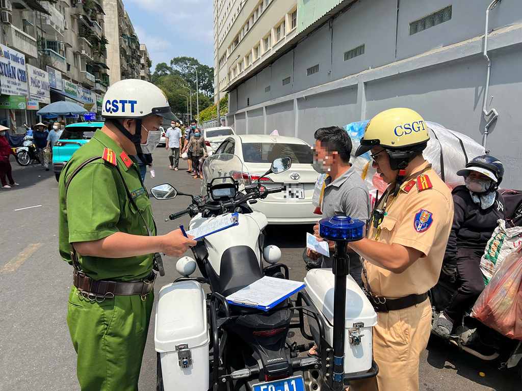 Xử nghiêm vi phạm giao thông để không ai nhờn luật- Ảnh 2.