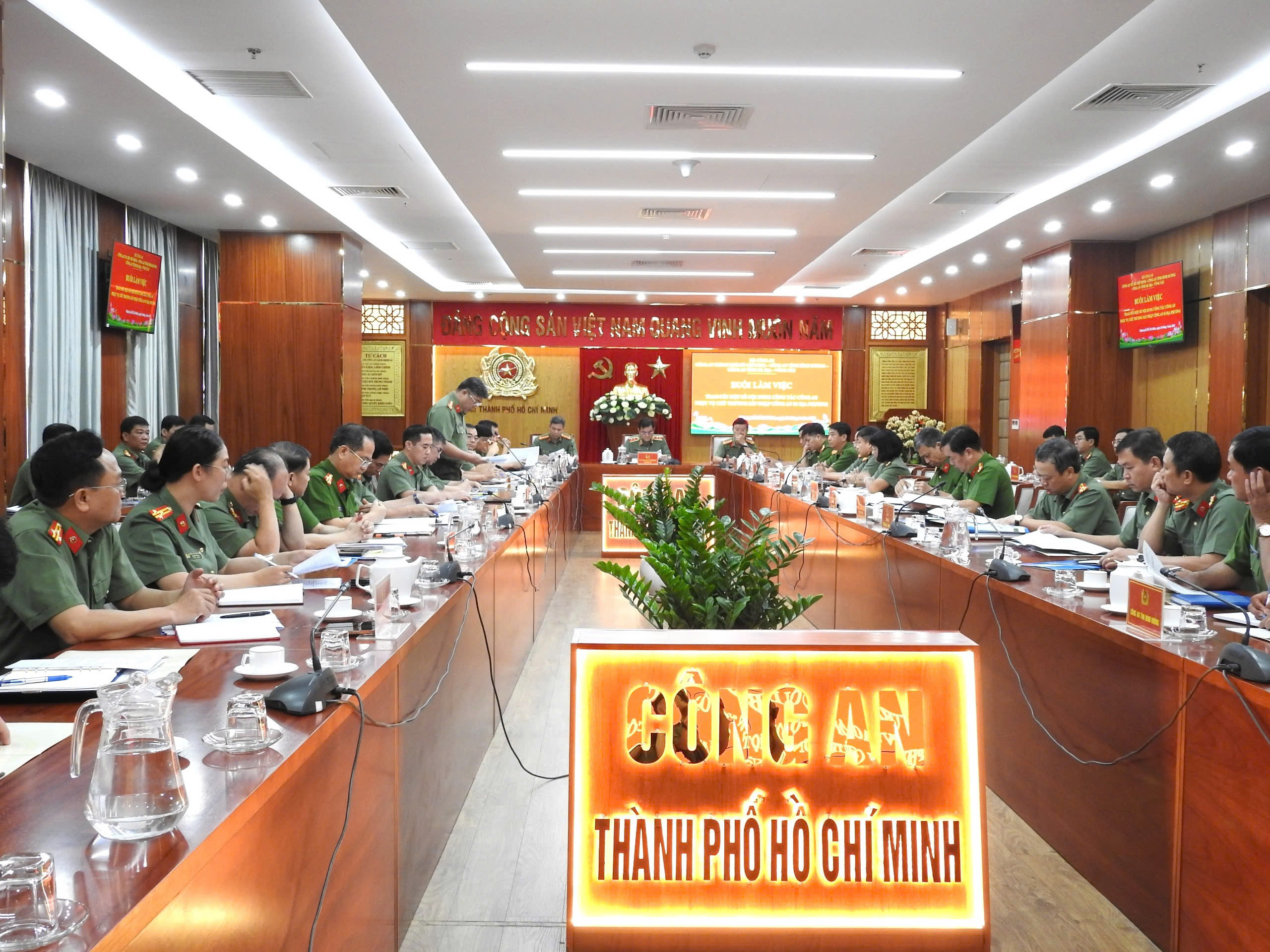  Chuẩn bị cho công tác sáp nhập công an 3 địa phương - Ảnh 1.