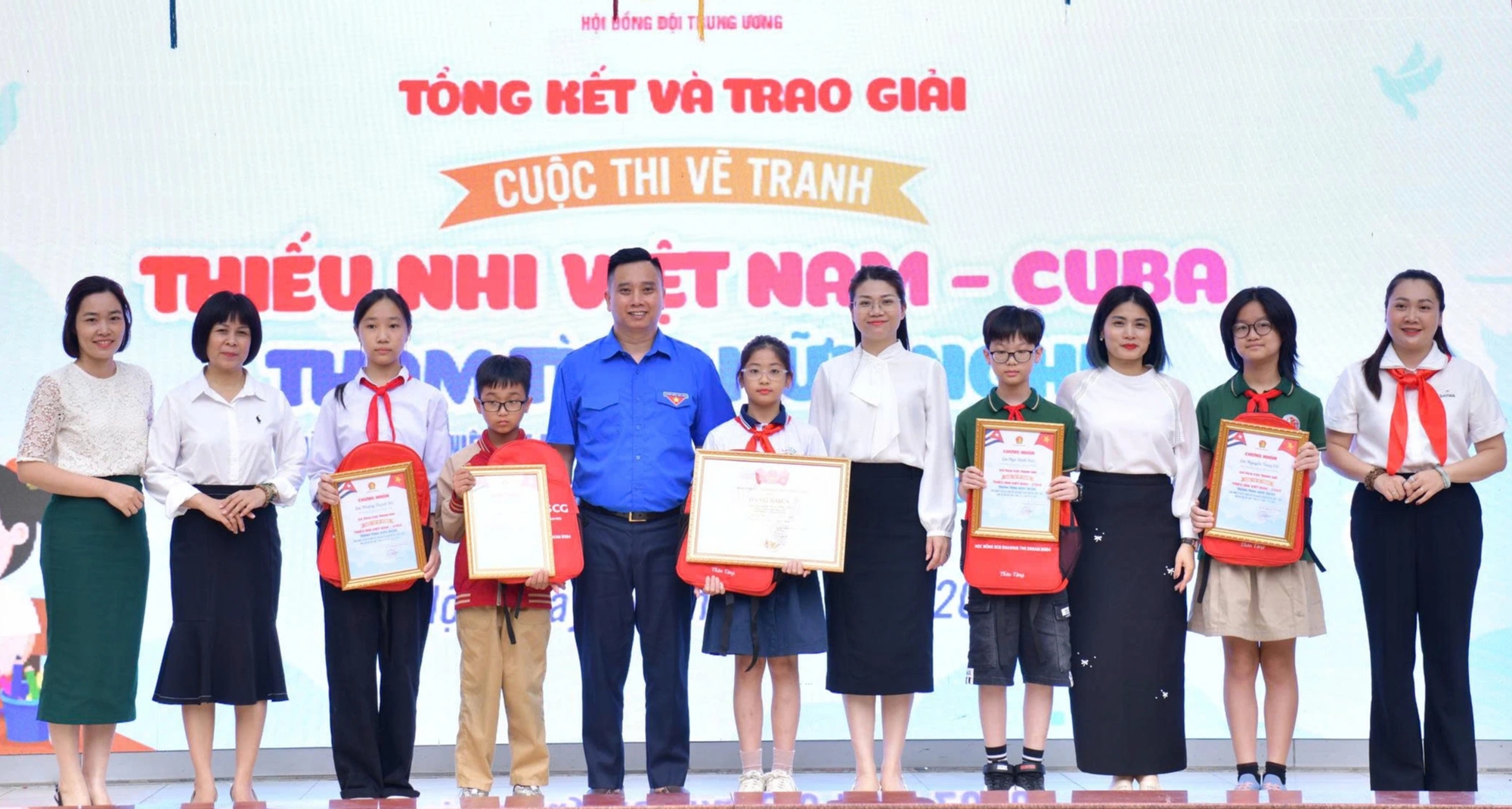 Một học sinh Hà Nội đoạt giải cuộc thi vẽ tranh Việt Nam - Cuba - Ảnh 2. Một học sinh Hà Nội đoạt giải cuộc thi vẽ tranh Việt Nam - Cuba - Ảnh 2.
