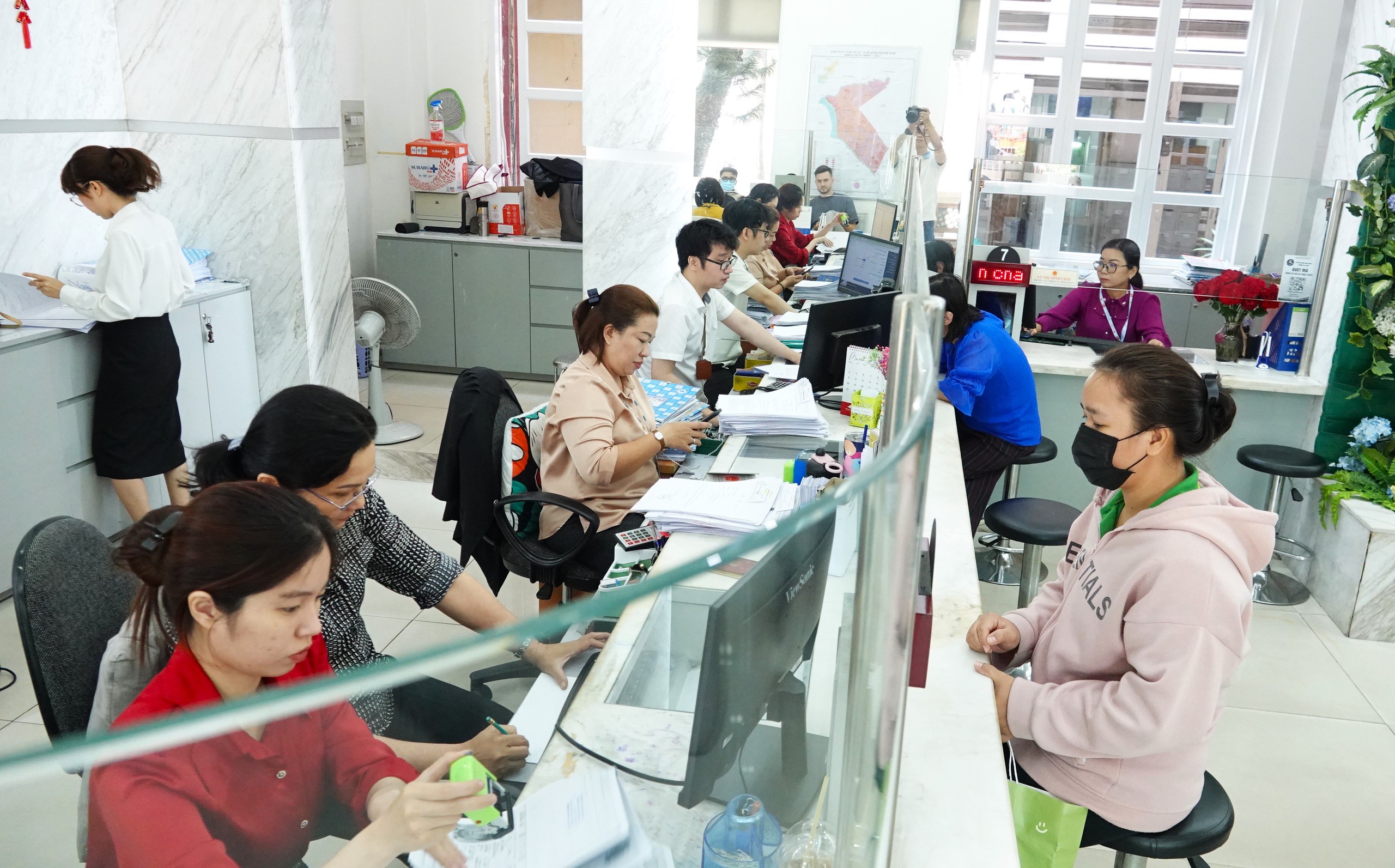 TP.HCM phấn đấu thu ngân sách thêm 78.000 tỉ để hỗ trợ công chức nghỉ việc - Ảnh 1.