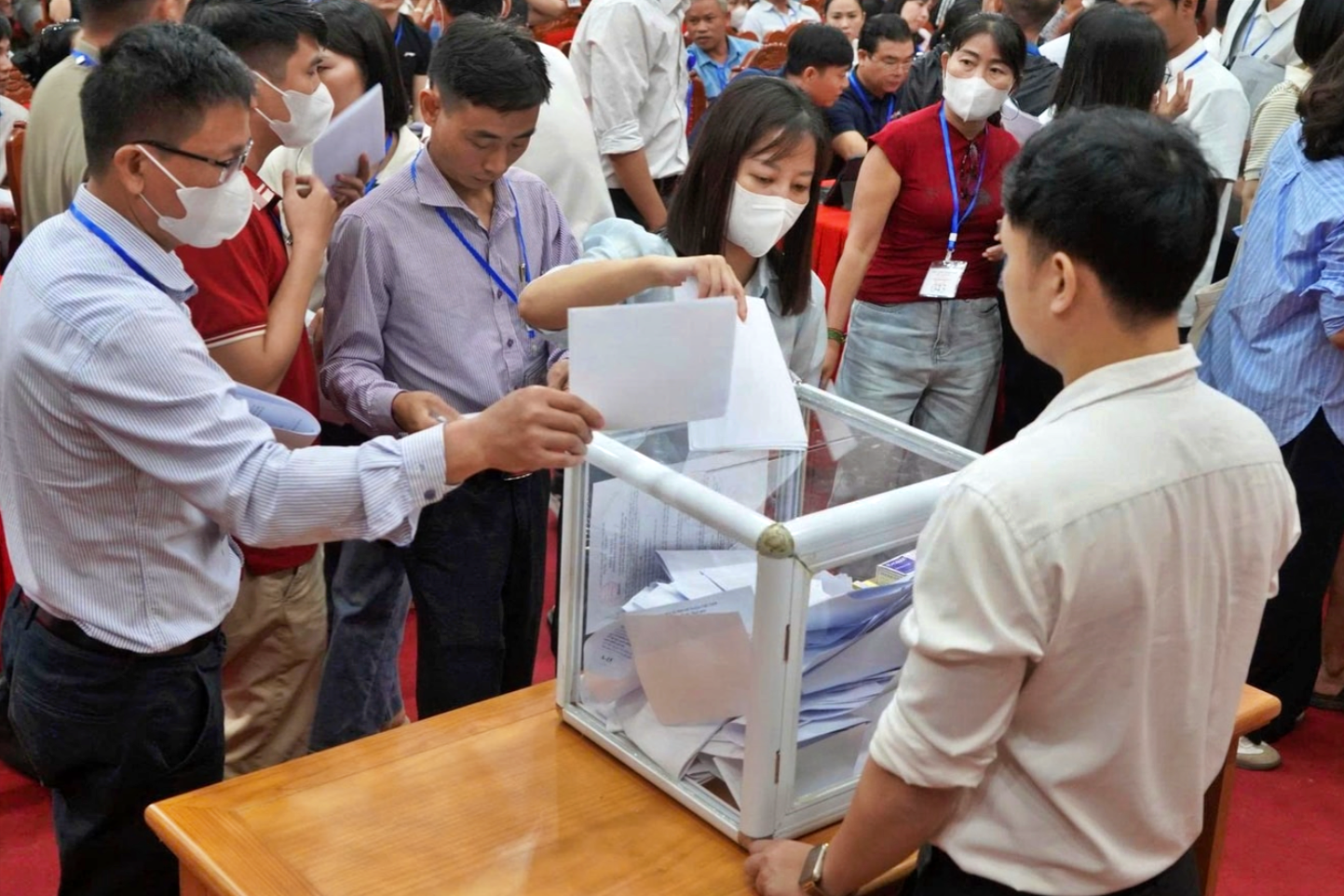 Hà Nội đấu giá 24 thửa đất ngoại thành, giá trúng cao nhất hơn 180 triệu/m2 - Ảnh 1.