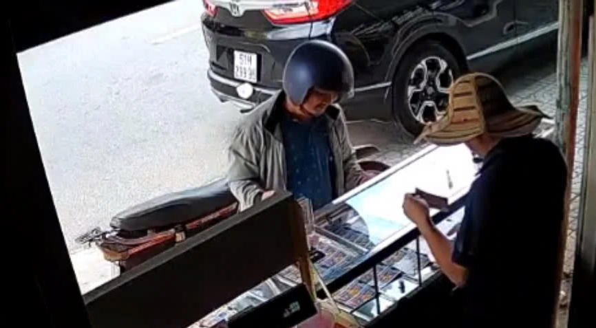 TP.HCM: Xác minh vụ người lừa đảo đổi vé số giả ở Thủ Đức - Ảnh 1.