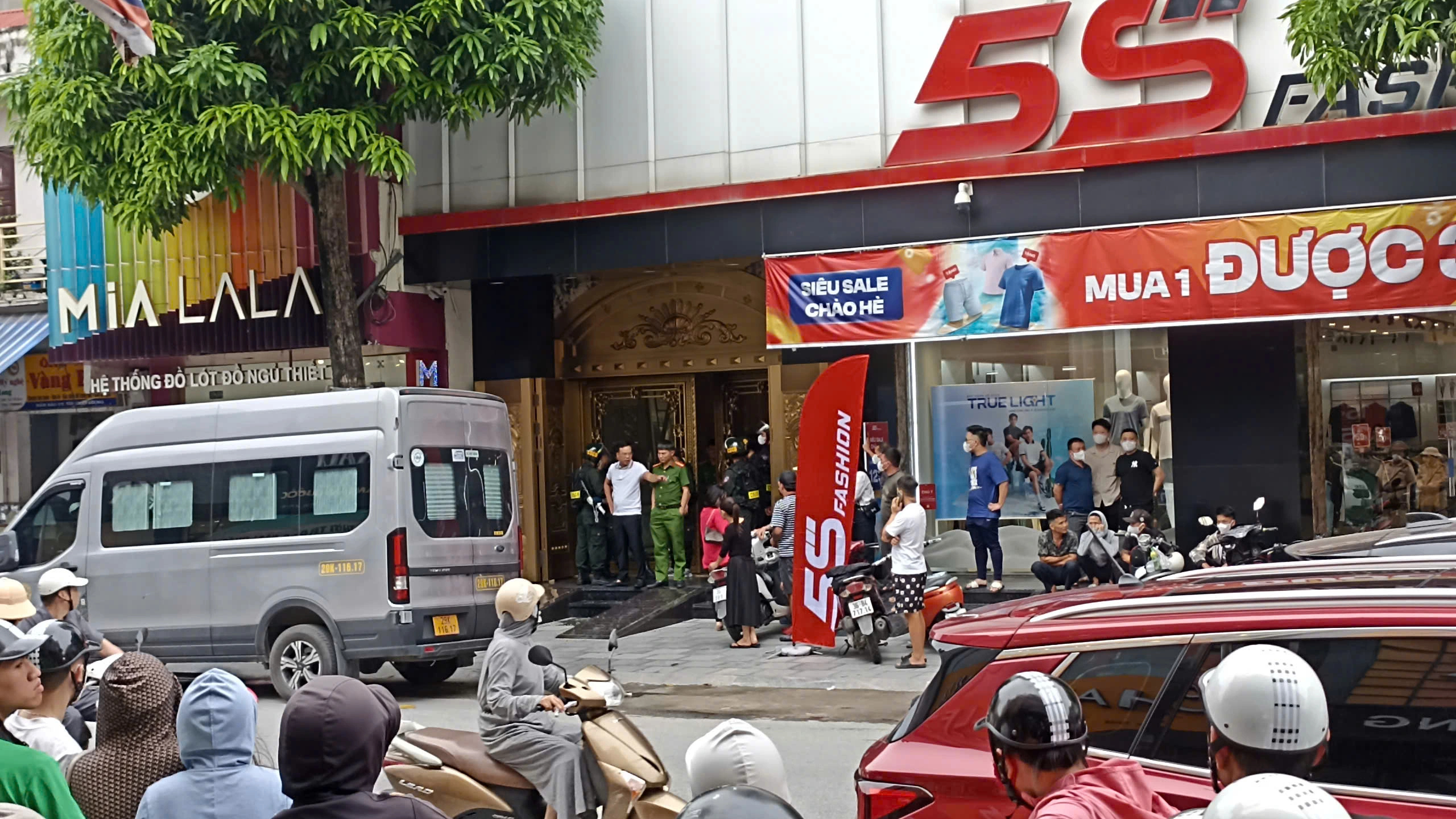 Bộ Công an khám nhà trùm giang hồ Tuấn 'thần đèn'- Ảnh 1.