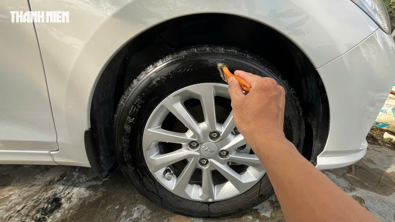 Vì sao lốp xe ô tô cần được vệ sinh thường xuyên? - Ảnh 2.