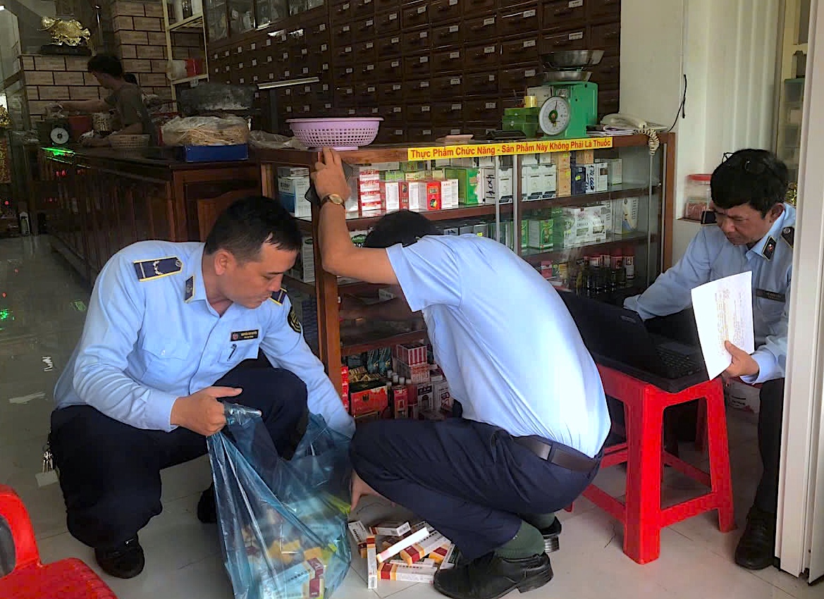 Cà Mau: Lập tổ công tác mở cao điểm 'đánh mạnh' nạn buôn lậu, hàng giả- Ảnh 1.