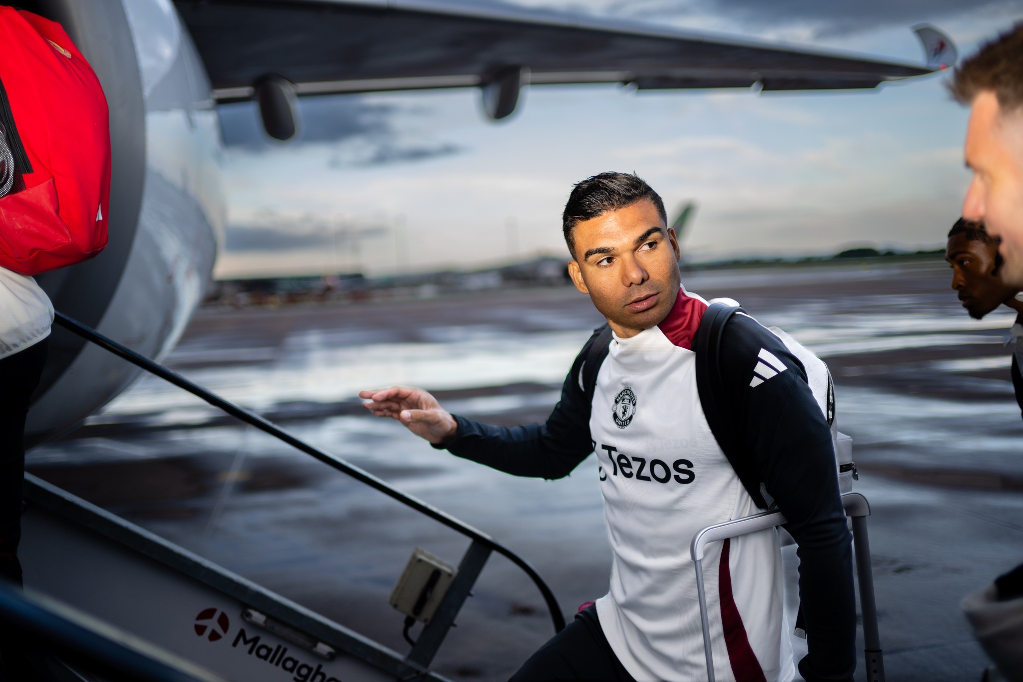 M.U chốt đội hình mạnh so tài Hoàng Đức, Hai Long: Có Bruno Fernandes - Ảnh 2.