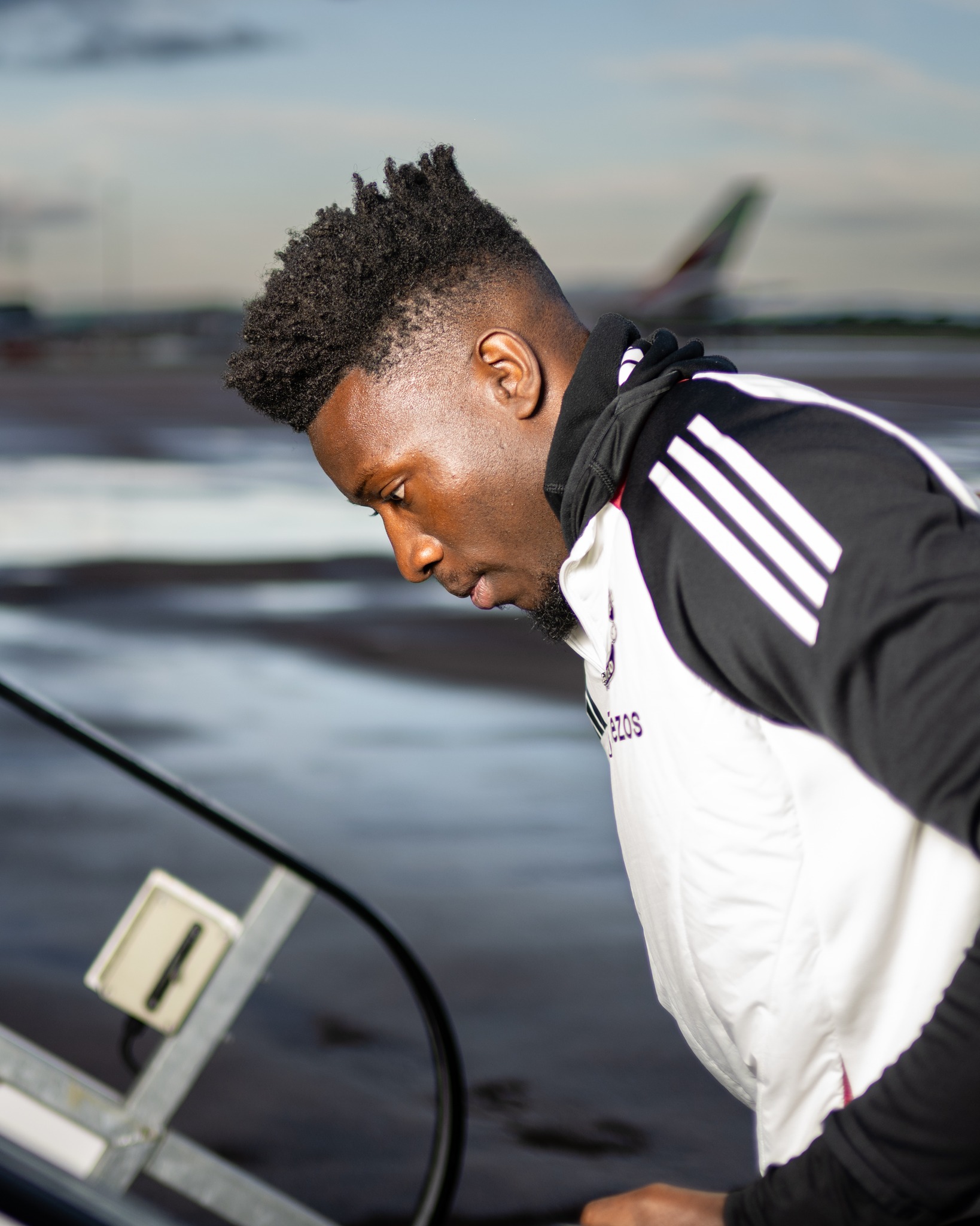 M.U chốt đội hình mạnh so tài Hoàng Đức, Hai Long: Có Bruno Fernandes - Ảnh 3.