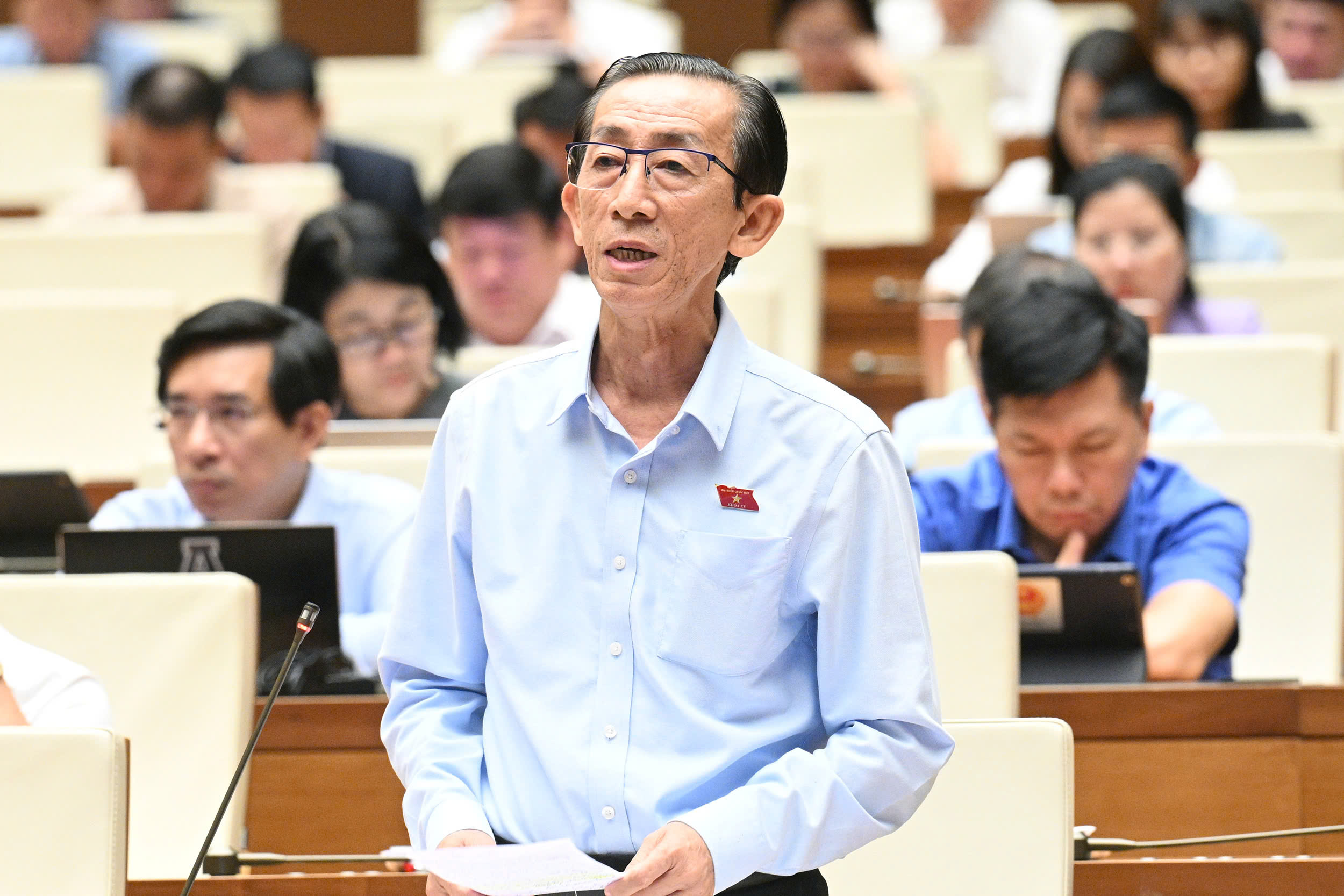 Dự thảo luật quy định ngân sách T.Ư được hưởng 20 - 30% tiền sử dụng đất, nhiều đại biểu lo ngại việc này sẽ khiến địa phương 'hụt thu'. - Ảnh 1.