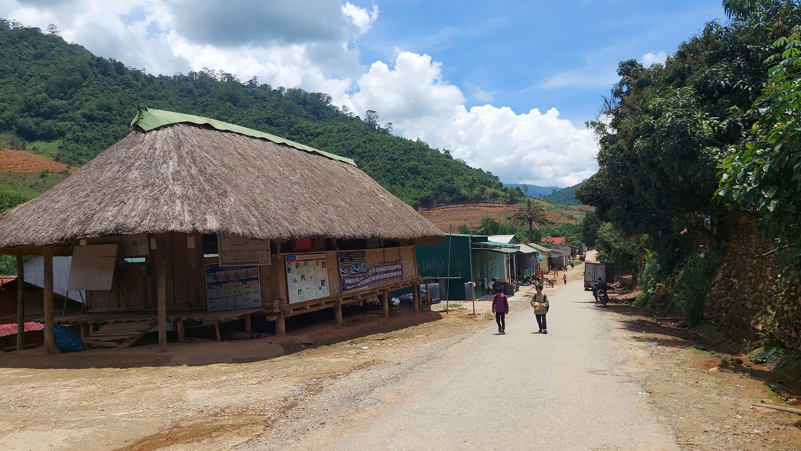 Người dân Đăk Nhoong kiên quyết không giao đất cho thủy điện Đăk Pru 3 - Ảnh 3. Người dân Đăk Nhoong kiên quyết không giao đất cho thủy điện Đăk Pru 3 - Ảnh 3.