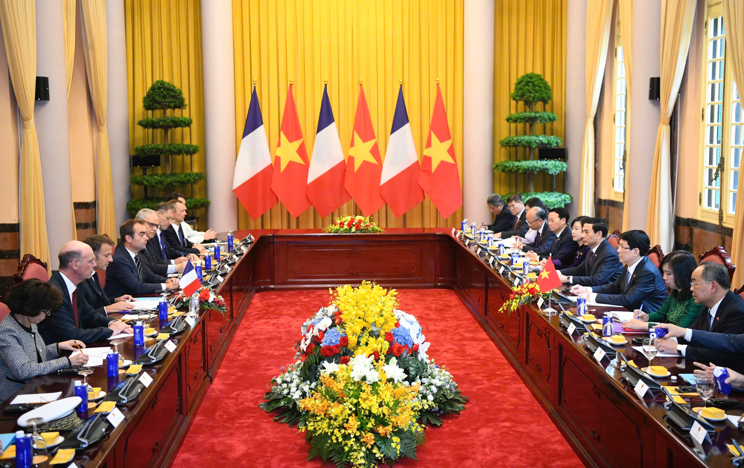 Chủ tịch nước Lương Cường chủ trì lễ đón Tổng thống Pháp Emmanuel Macron- Ảnh 7.