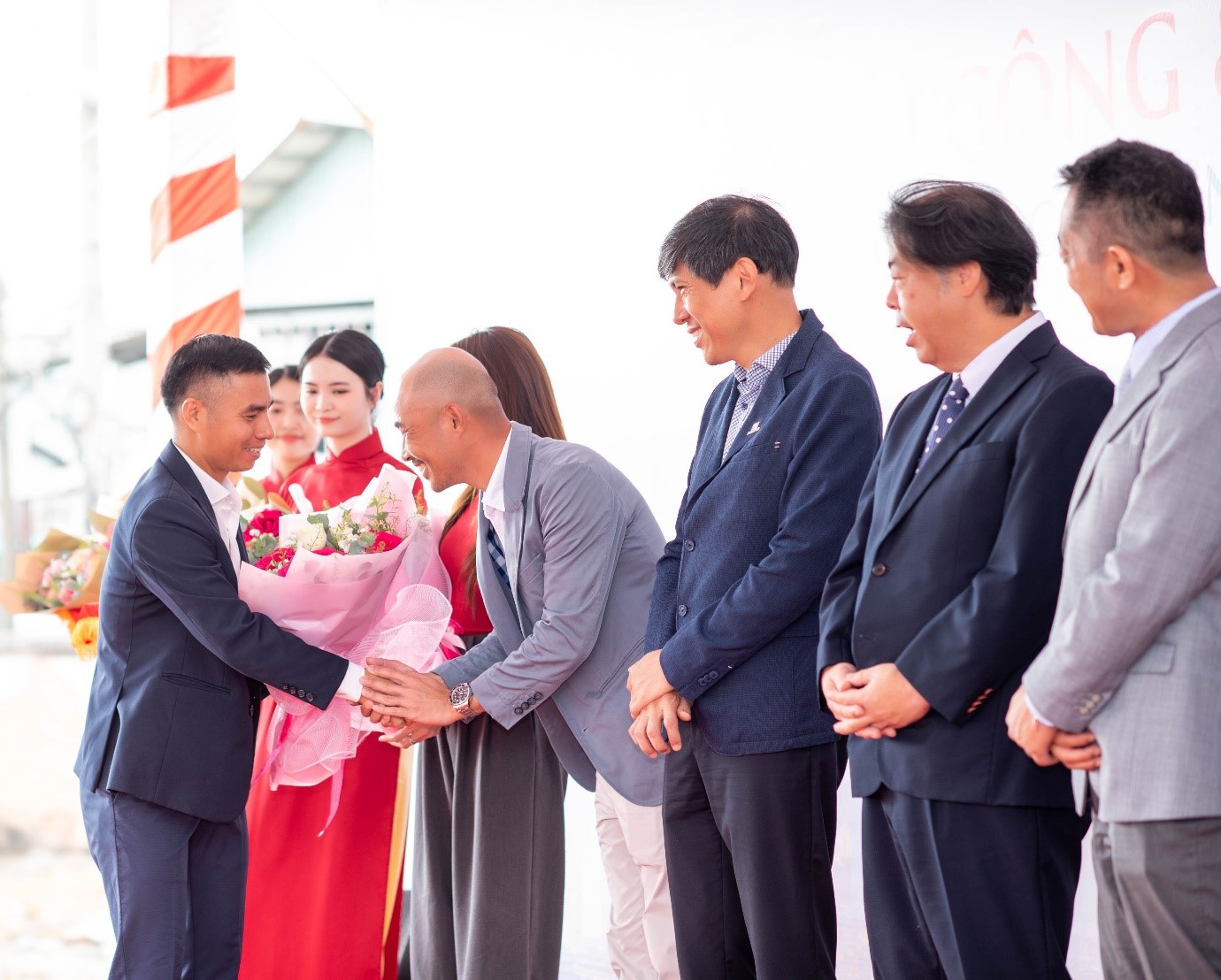 Hành trình 20 năm tạo dựng thương hiệu và phát triển bền vững của Vạn Xuân Group - Ảnh 1.