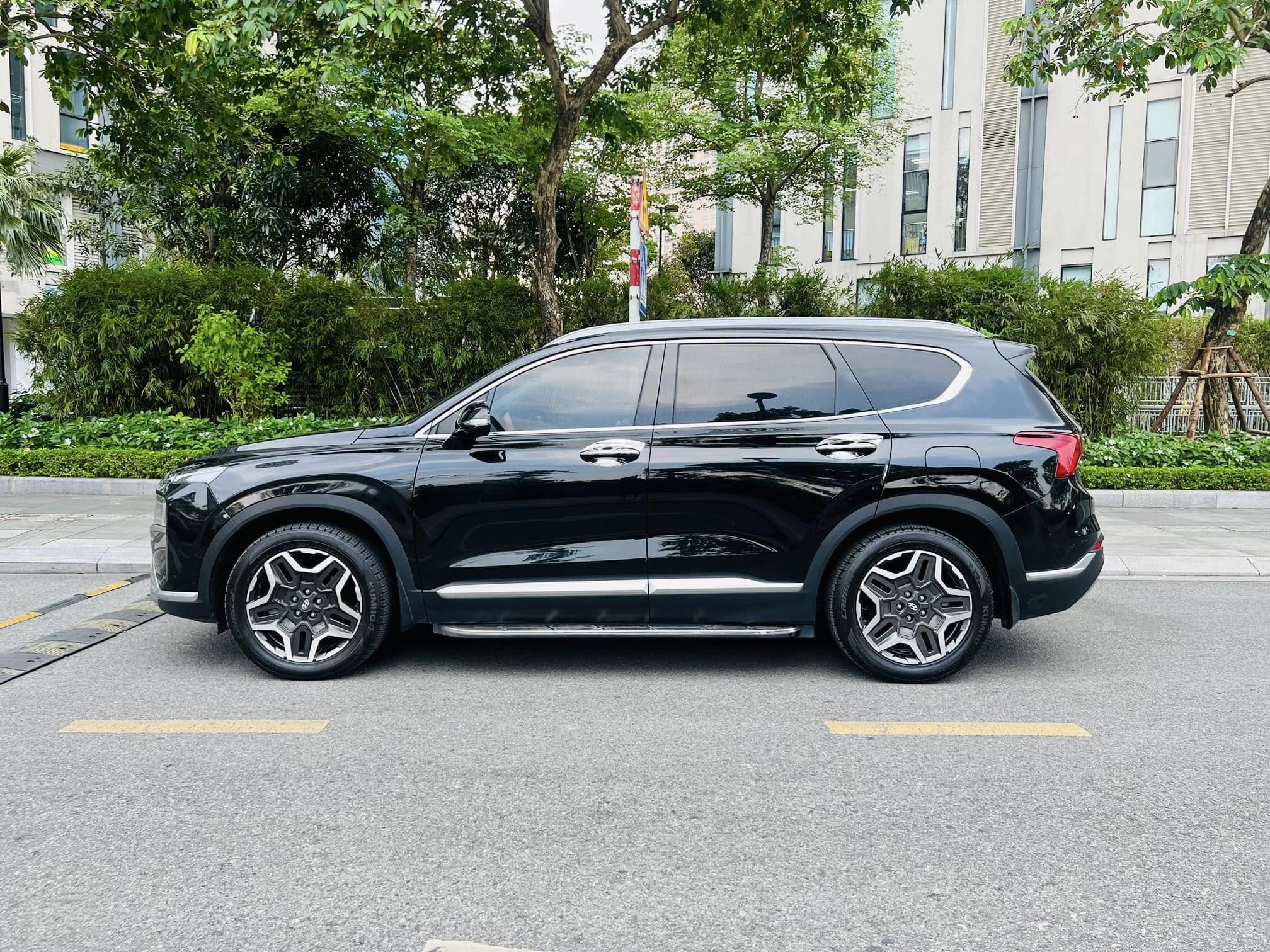 Nghịch lý: Hyundai Santa Fe đời cũ, dùng 2 năm bán lại đắt hơn giá xe mới - Ảnh 4. Nghịch lý: Hyundai Santa Fe đời cũ, dùng 2 năm bán lại đắt hơn giá xe mới - Ảnh 4.