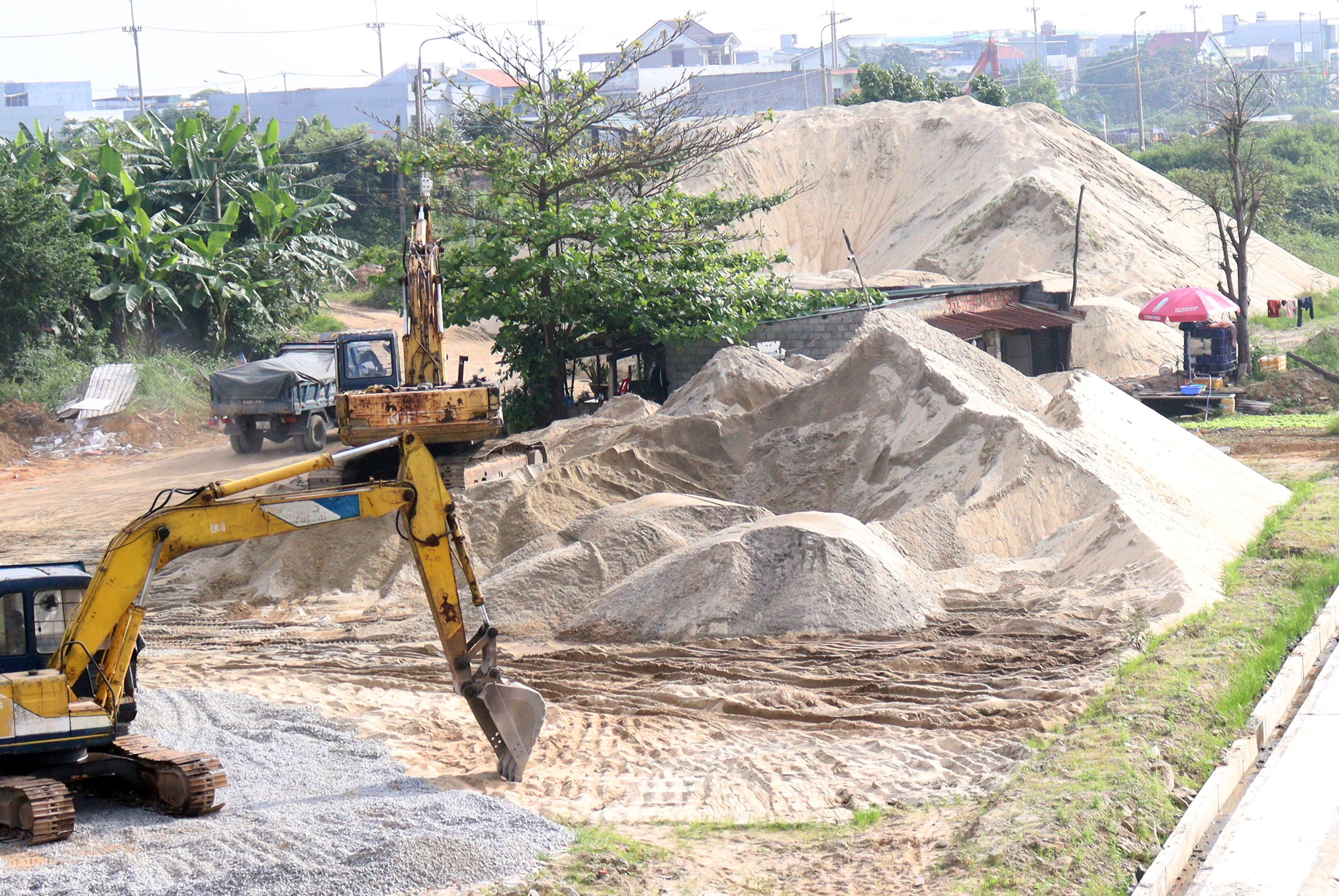 Thi công công trình đảo lộn vì thiếu cát xây dựng- Ảnh 1. Thi công công trình đảo lộn vì thiếu cát xây dựng- Ảnh 1.