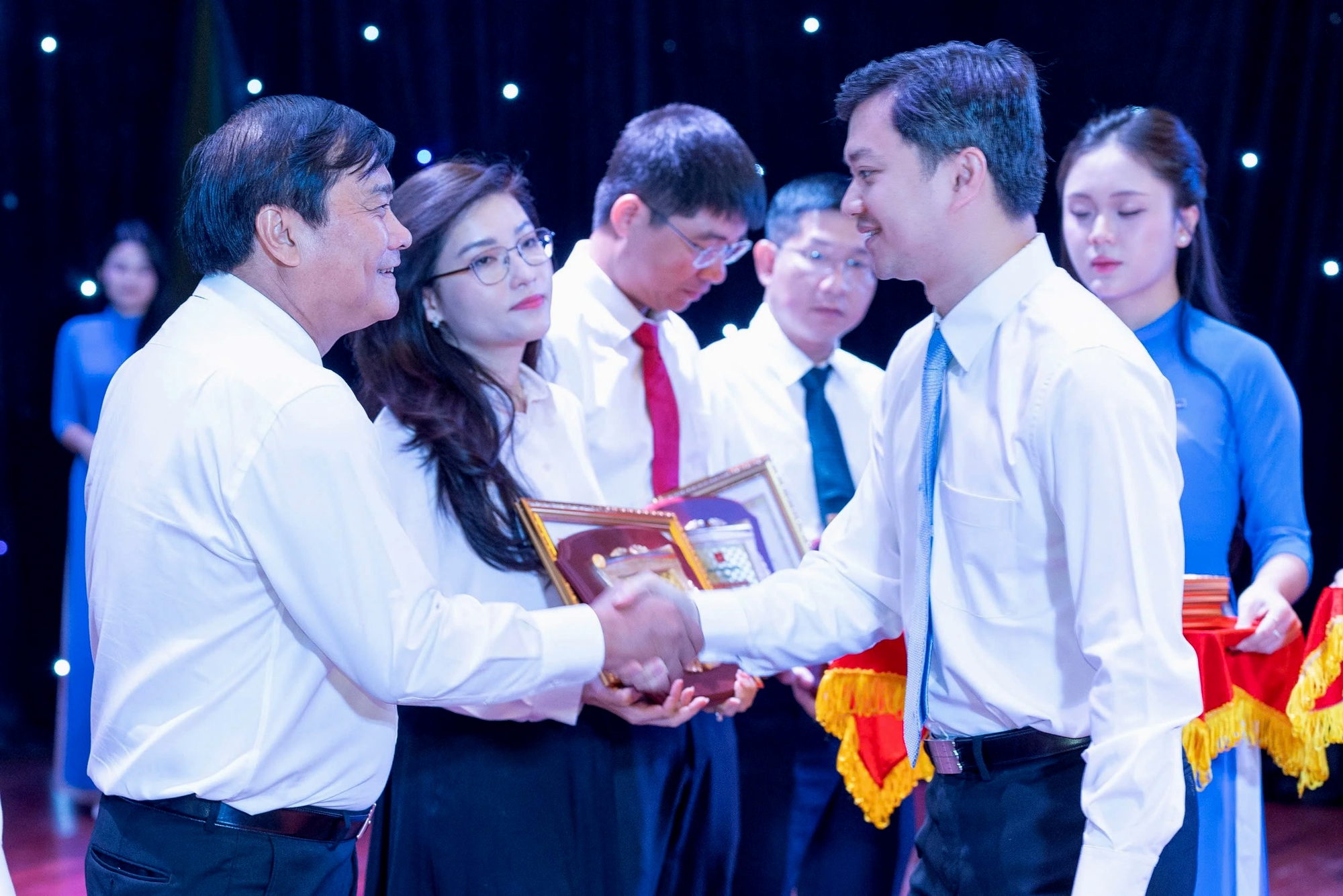 Học và làm theo Bác: Thước đo quan trọng cho giới trẻ hiện đại - Ảnh 4. Học và làm theo Bác: Thước đo quan trọng cho giới trẻ hiện đại - Ảnh 4.