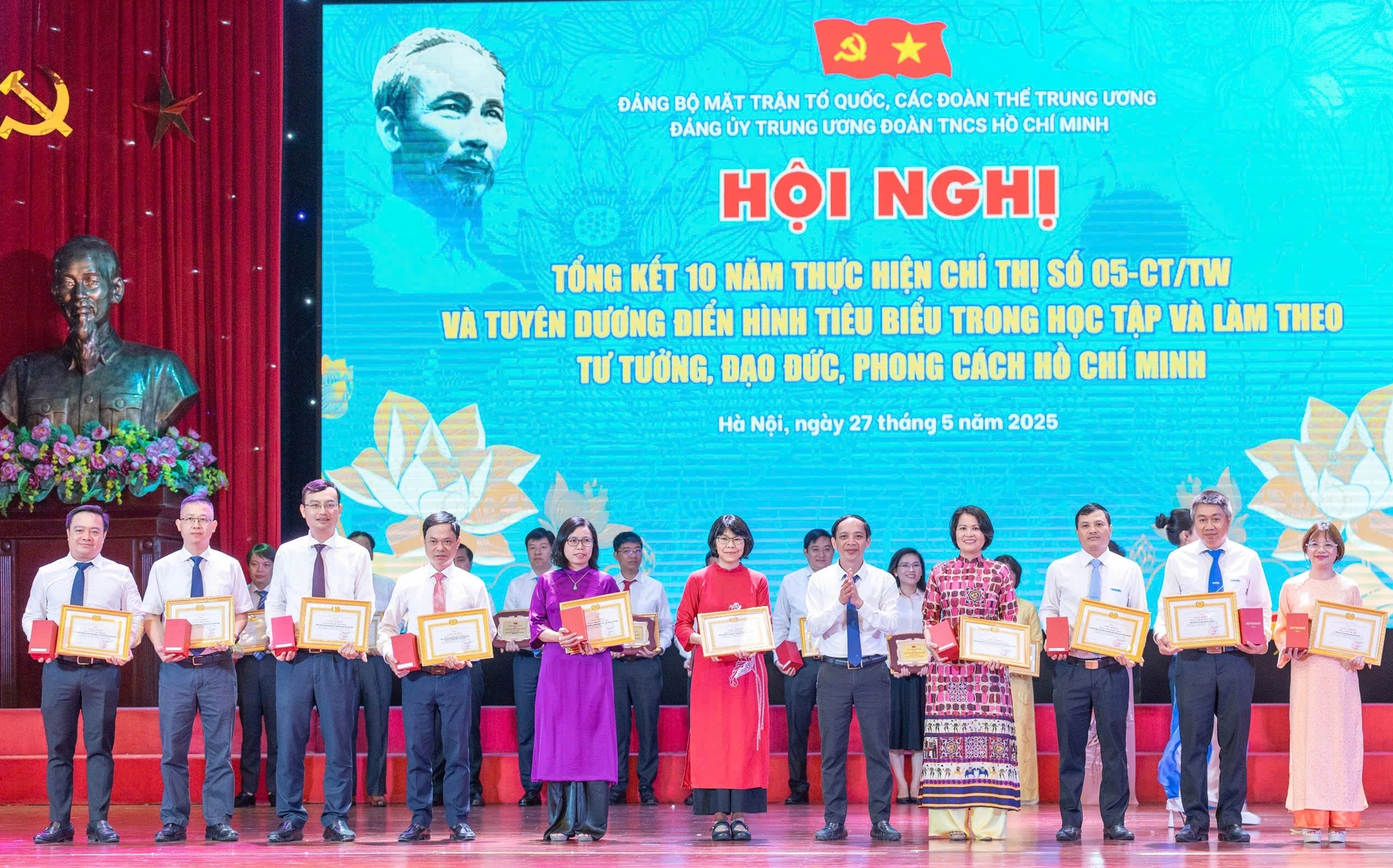 Học và làm theo Bác: Thước đo quan trọng cho giới trẻ hiện đại - Ảnh 6. Học và làm theo Bác: Thước đo quan trọng cho giới trẻ hiện đại - Ảnh 6.