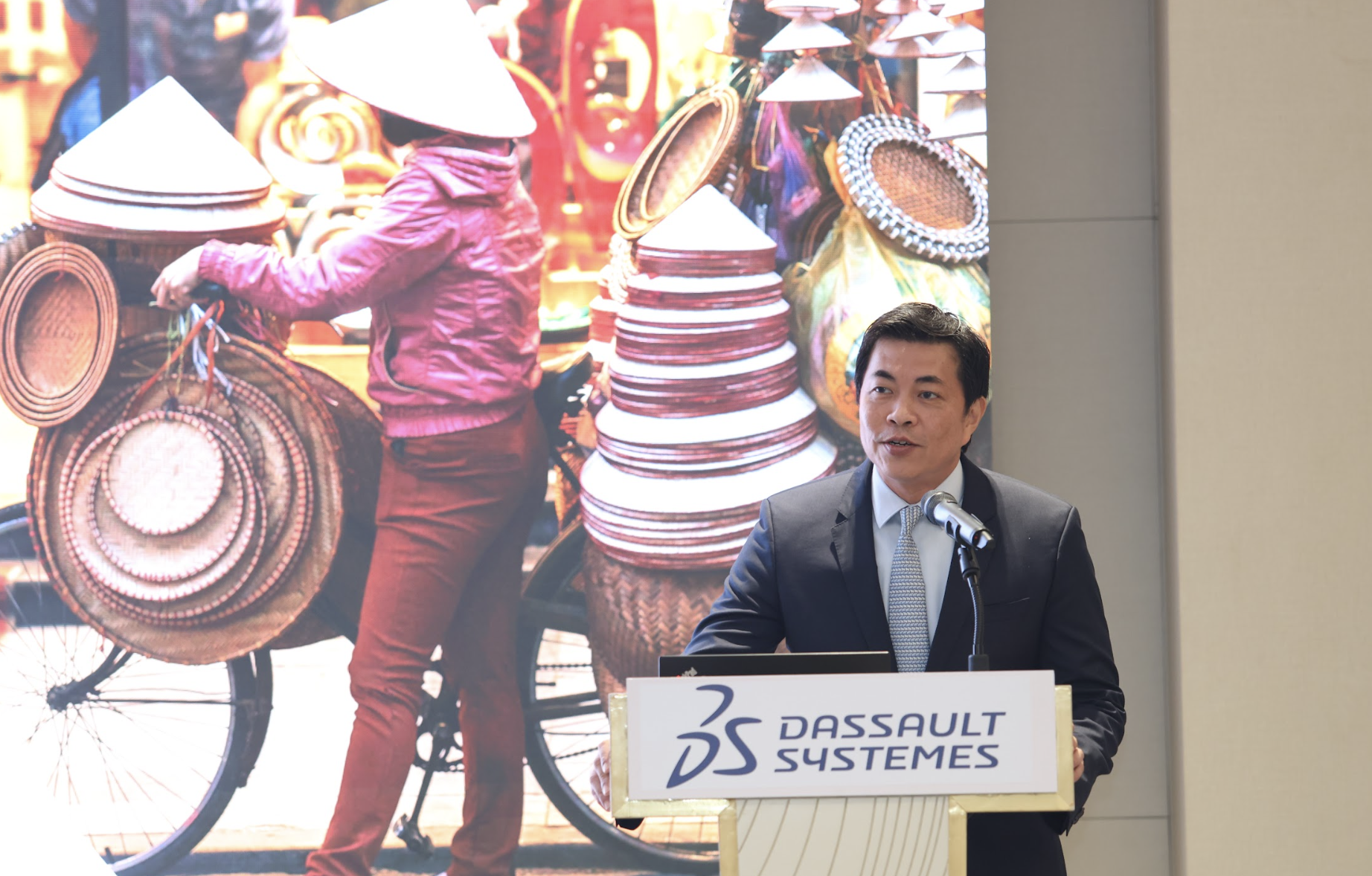 Dassault Systèmes kỳ vọng đồng hành cùng Việt Nam vững vàng tiến lên tương lai số - Ảnh 1.