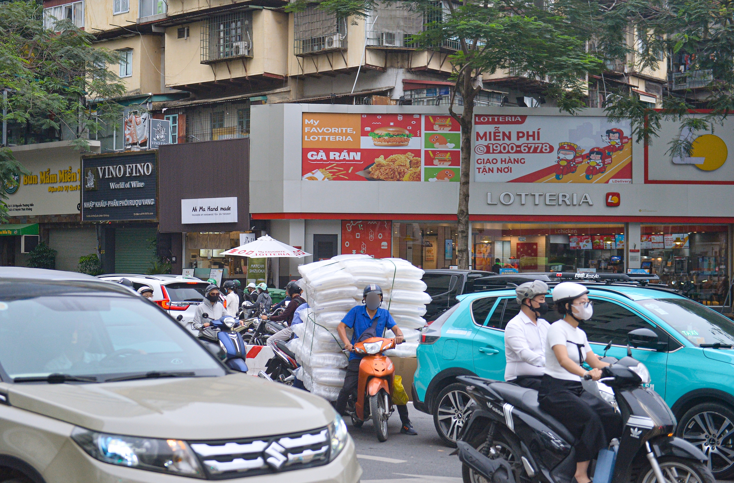 Bị CSGT ghi hình phạt nguội, tài xế phân trần 'do vỉa hè rộng hơn lòng đường' - Ảnh 5.