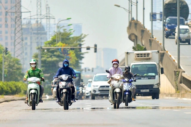 Miền Bắc đón đợt nắng nóng gay gắt đầu tháng 6, Hà Nội nắng 38 độ - Ảnh 1.