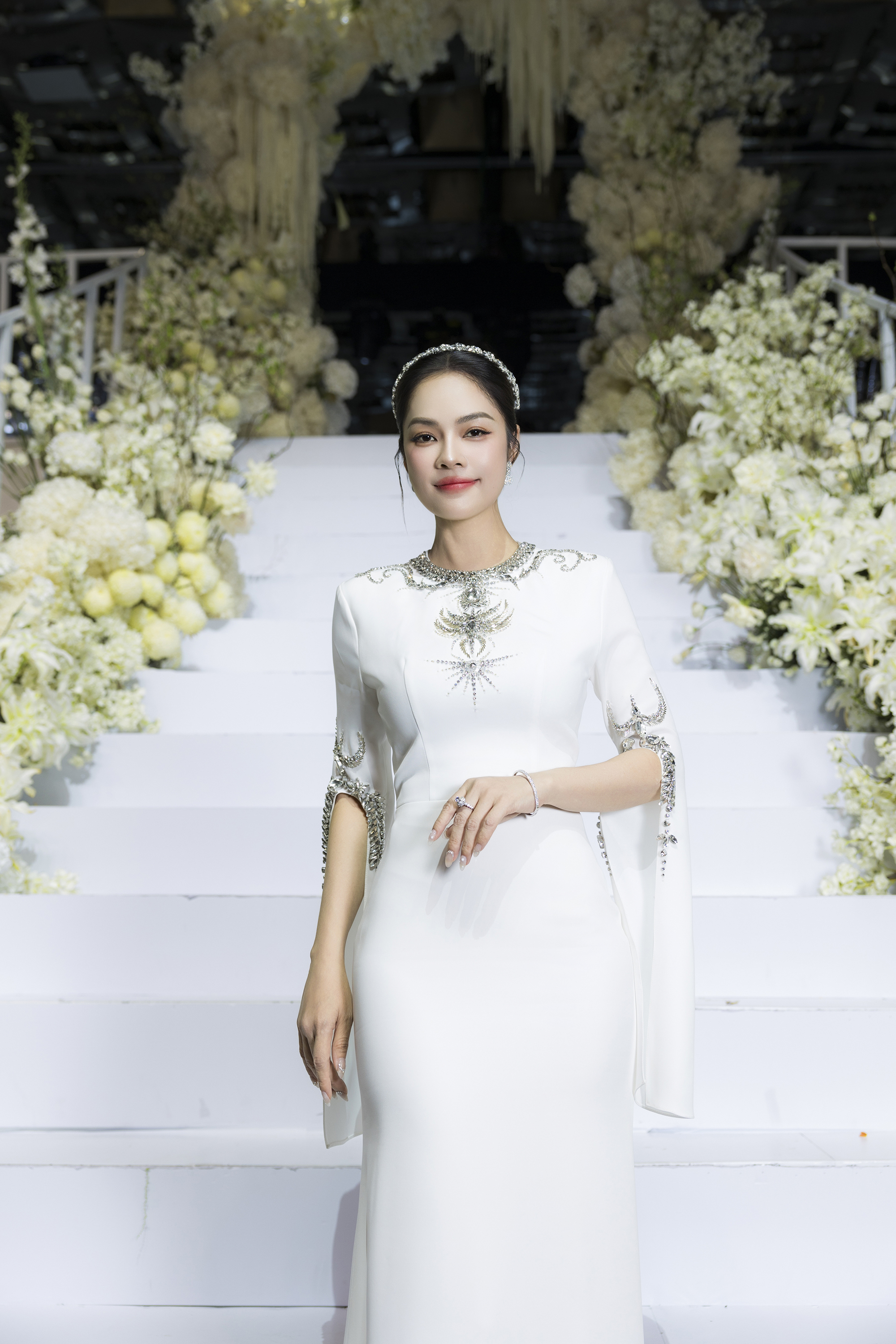 Dương Cẩm Lynh, Trương Quỳnh Anh đọ sắc với Hoa hậu Tiểu Vy- Ảnh 1.