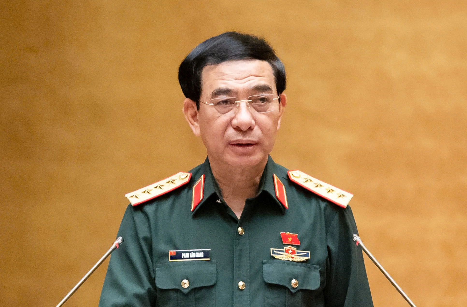 Bộ trưởng Bộ Quốc phòng trình dự án luật về tình trạng khẩn cấp - Ảnh 1.