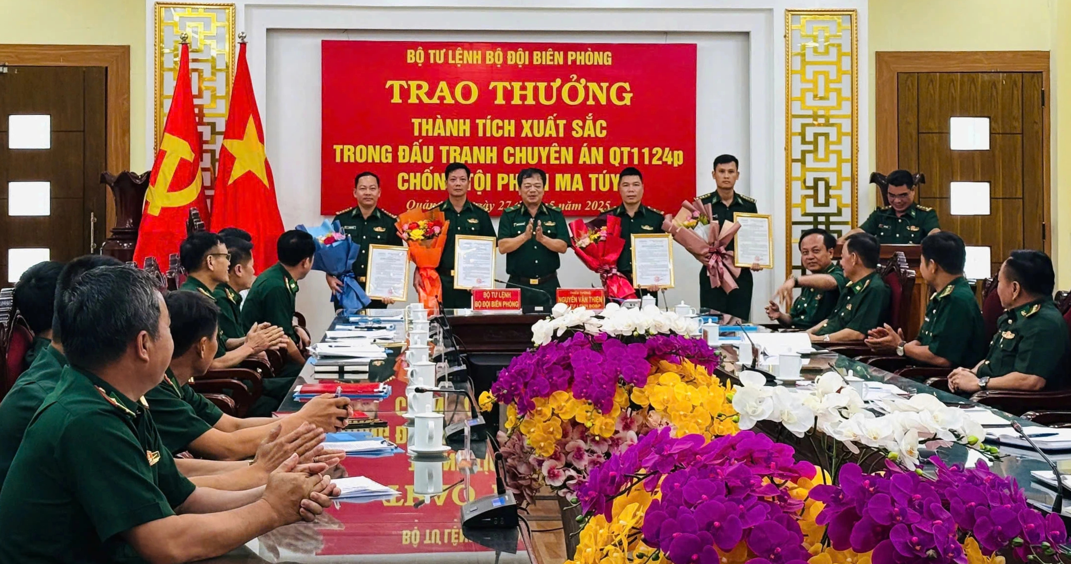 Trao thưởng đột xuất cho Biên phòng Quảng Trị phá thành công án ma túy lớn- Ảnh 1.