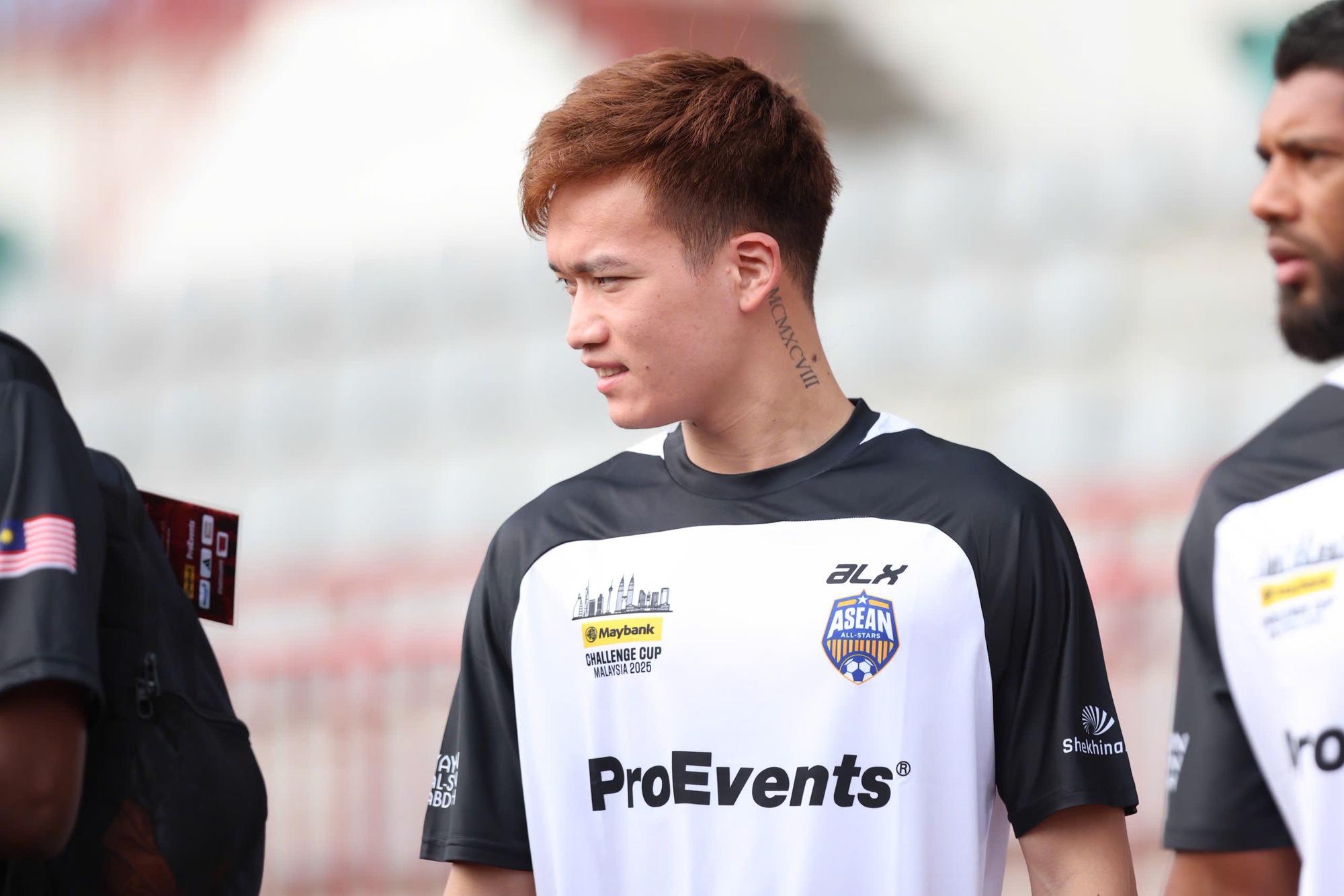 Dàn sao M.U thở dốc trong buổi tập trước ngày gặp đội Đông Nam Á 5 Hoàng Đức gặp các ngôi sao M.U hôm nay: Hơn cả một trận giao hữu