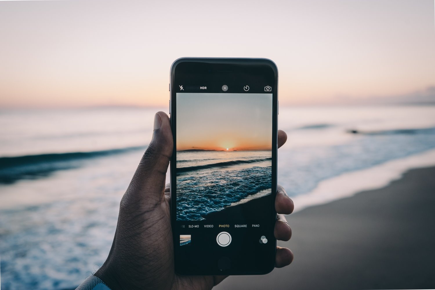 Apple 'bắt trend' camera 200MP để đuổi kịp Samsung - Ảnh 1.