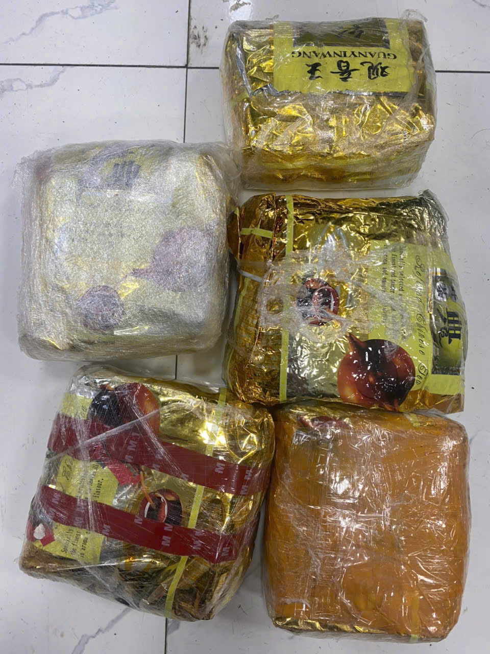 Triệt phá đường dây vận chuyển ma túy bằng xe khách, taxi với 22 kg tang vật - Ảnh 8.