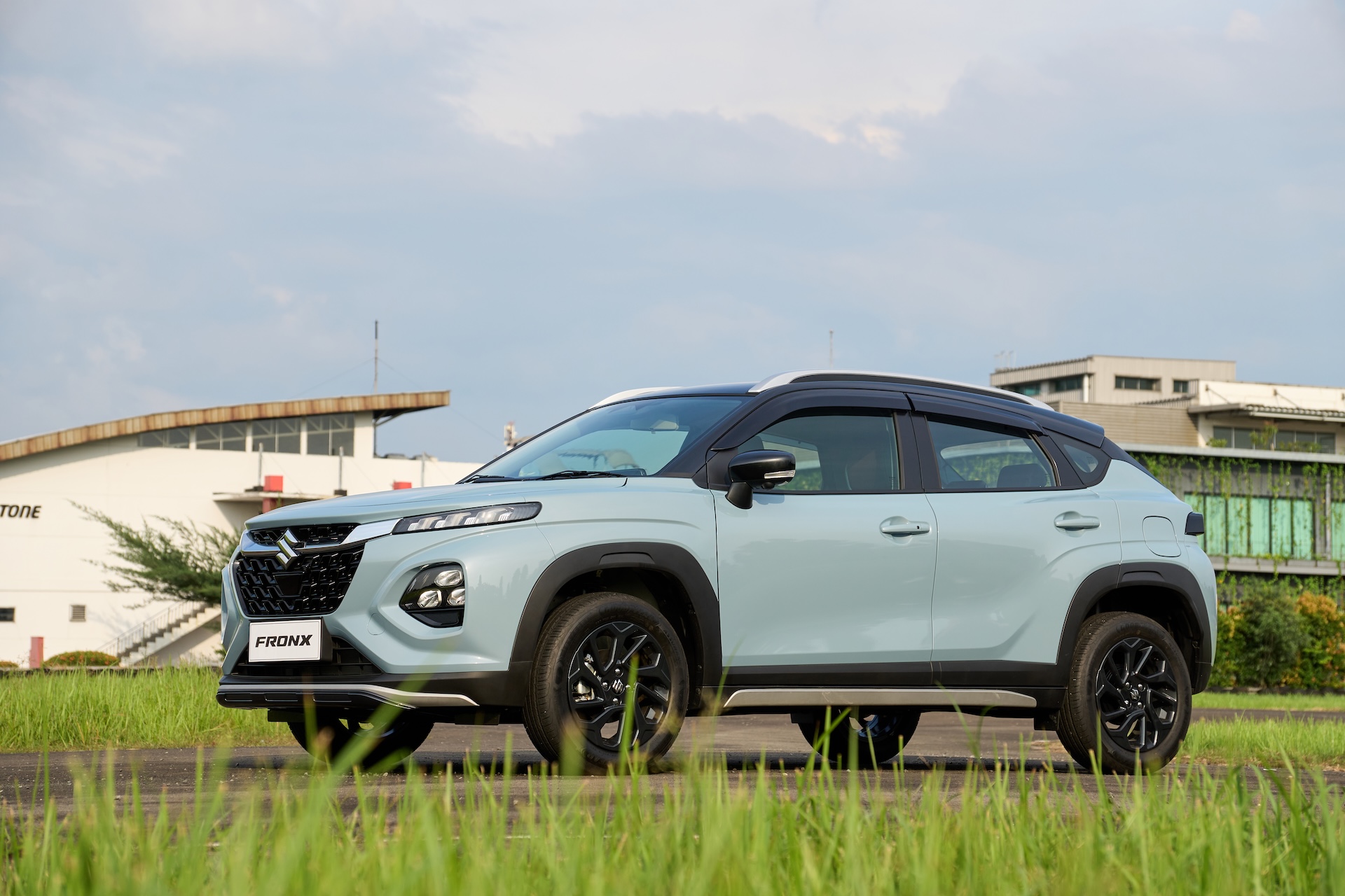 4 ưu điểm, 2 nhược điểm của 't&acirc;n binh' Suzuki Fronx - Ảnh 1.