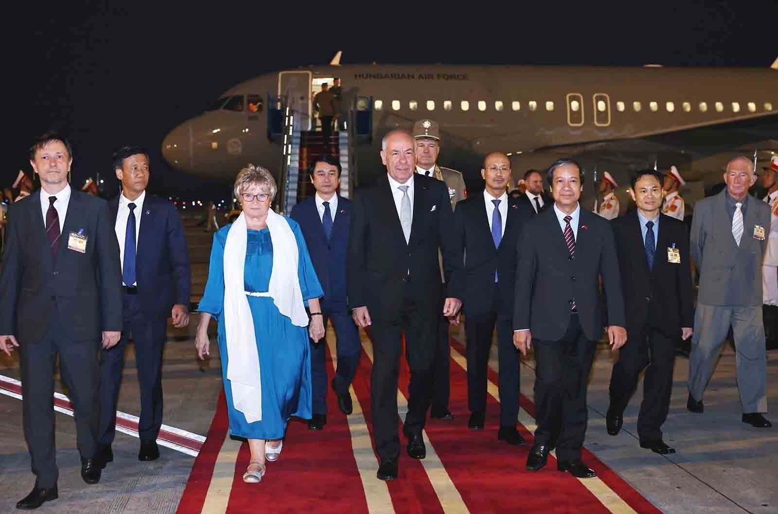Tổng thống Hungary bắt đầu thăm chính thức Việt Nam Tổng thống Hungary bắt đầu thăm chính thức Việt Nam