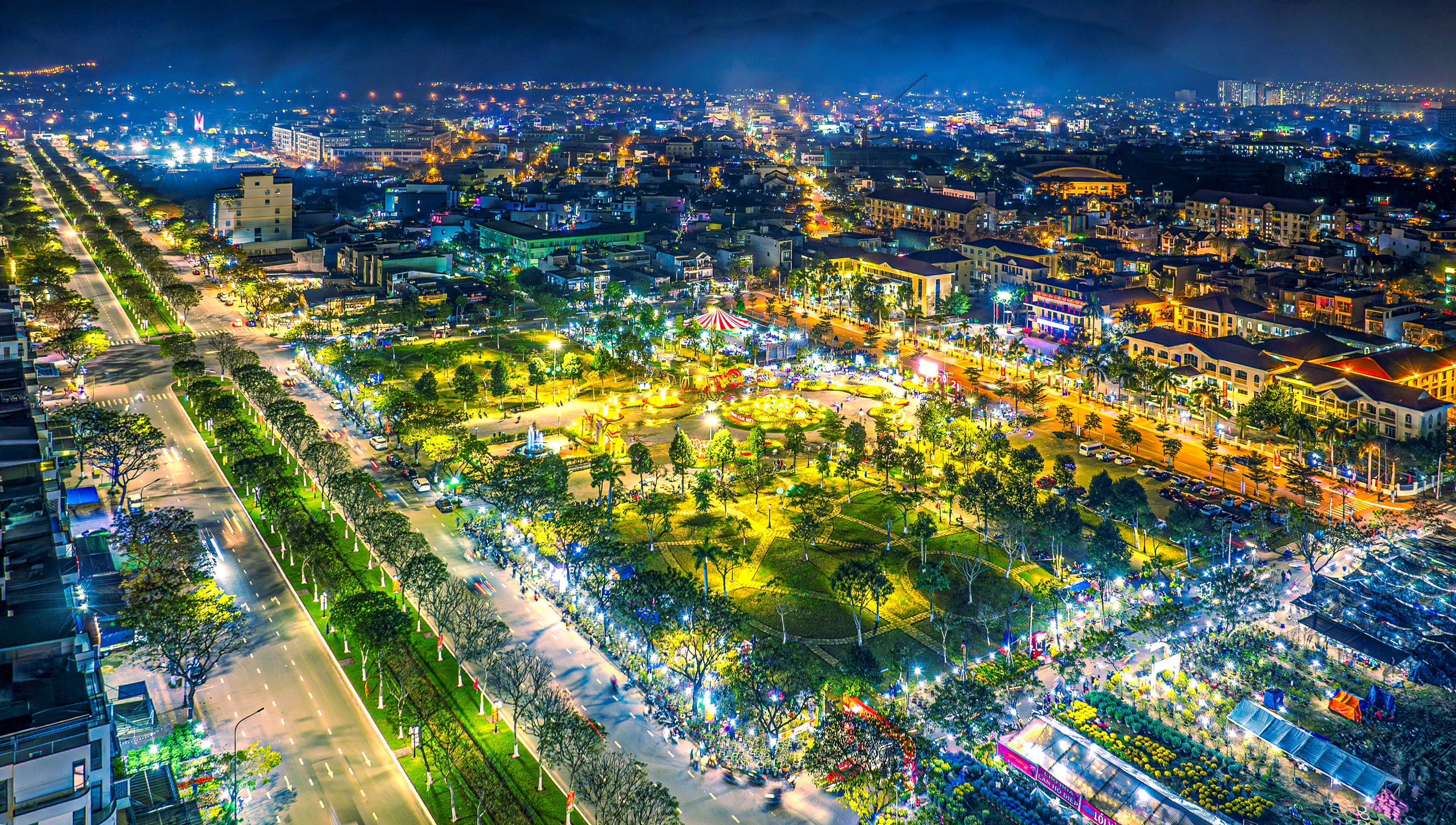 Rót hàng trăm tỉ đồng cho quảng trường, phố đi bộ biển Đà Nẵng - Ảnh 1.