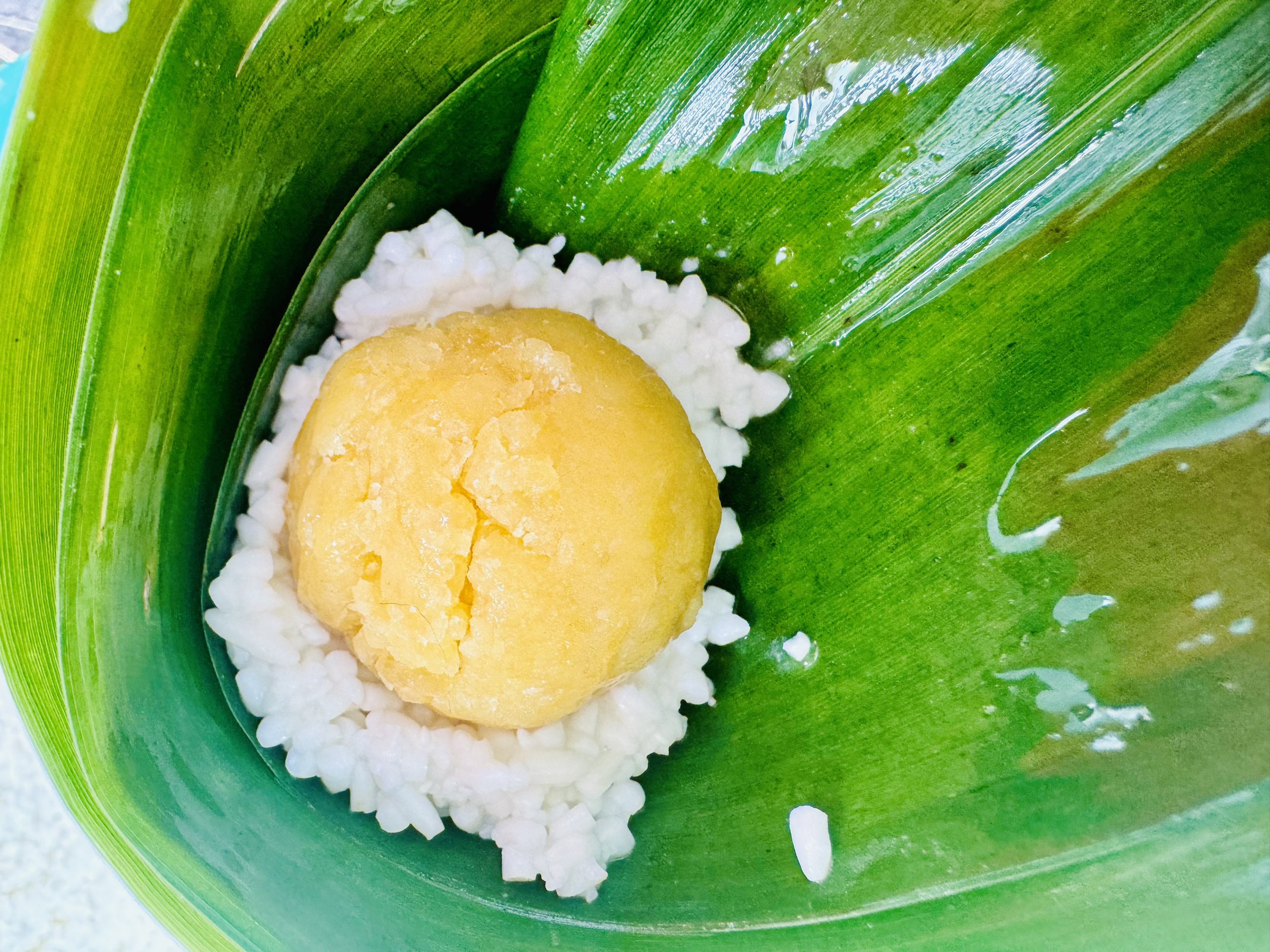 Những cụ bà hơn 50 năm gói bánh ú, kể giai thoại gói mướn mua được vàng - Ảnh 7.