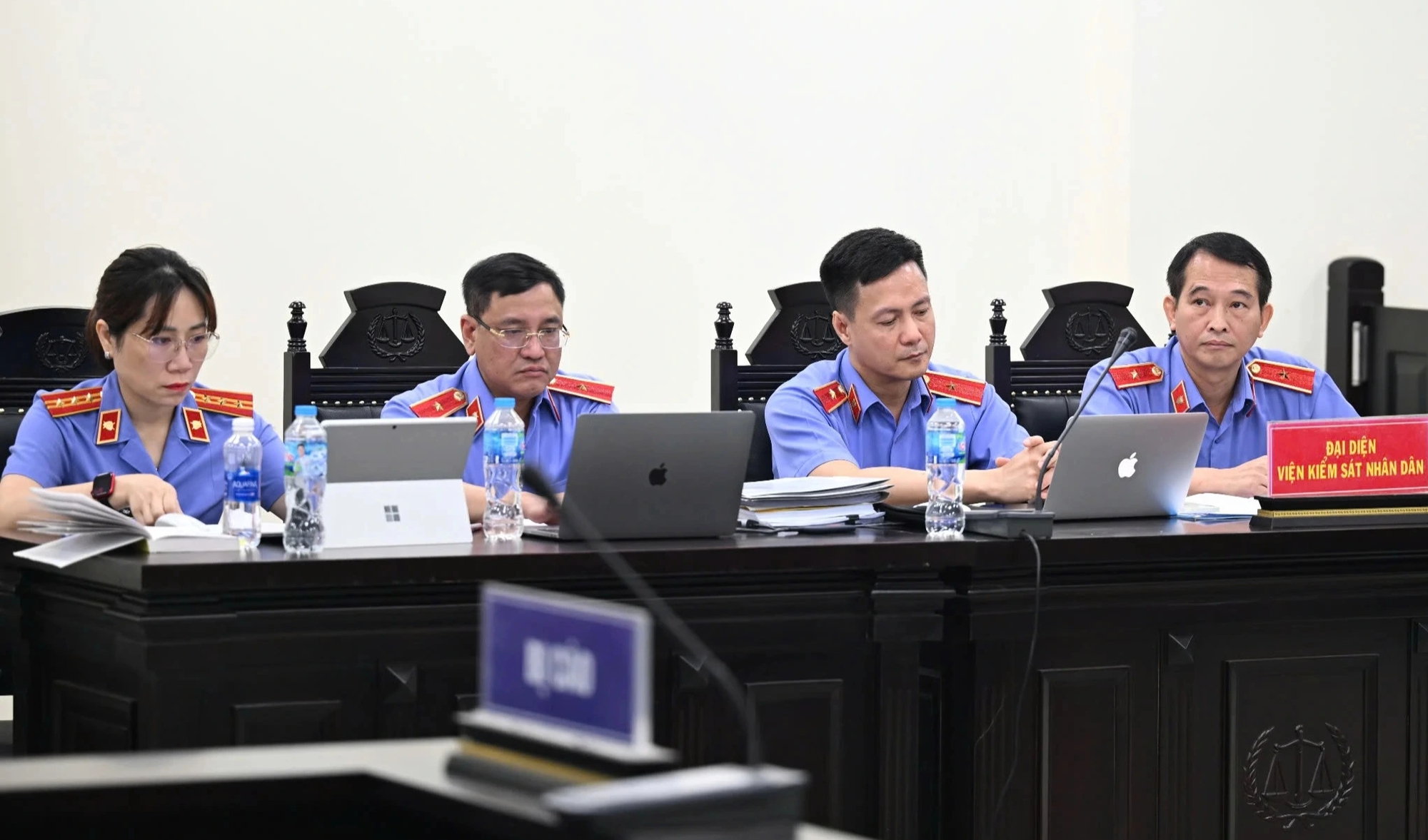 Xét xử cựu vụ phó nhận hối lộ tiền tỉ để 'đổi nhà to hơn'- Ảnh 4. Xét xử cựu vụ phó nhận hối lộ tiền tỉ để 'đổi nhà to hơn'- Ảnh 4.