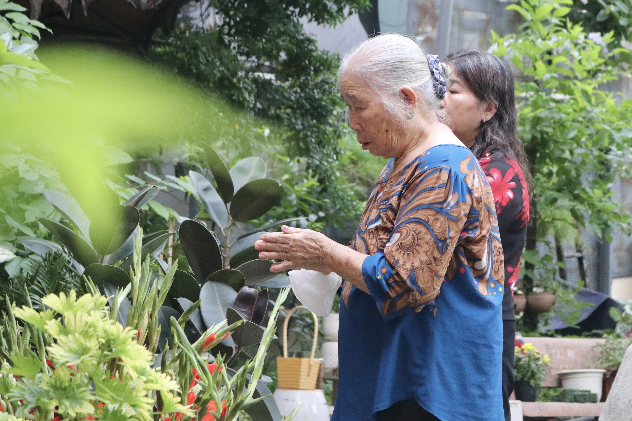 Nhà thờ 103 tuổi trên khu nghĩa trang TP.HCM: Nơi thờ Thánh nữ bị hỏa thiêu - Ảnh 1.