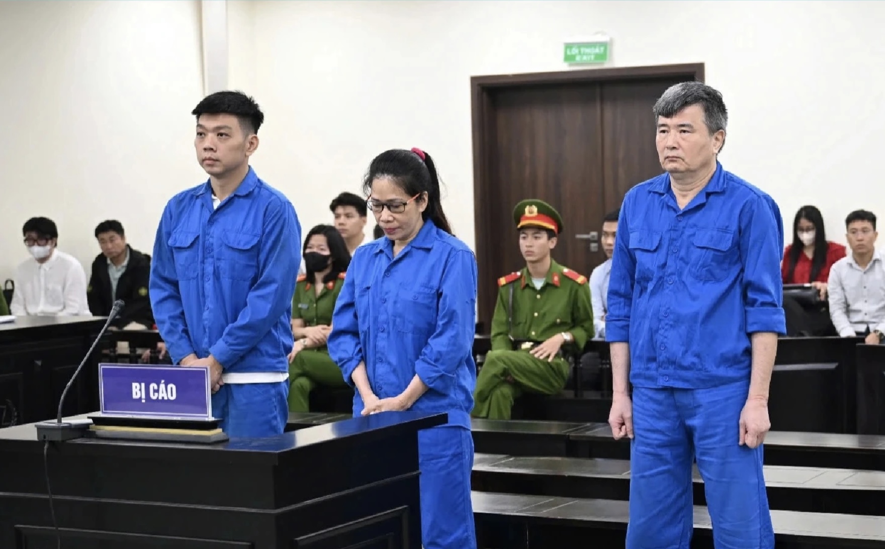 Cựu Vụ phó khai doanh nghiệp đưa cả tệp sổ đỏ cho chọn nhưng từ chối- Ảnh 2. Cựu Vụ phó khai doanh nghiệp đưa cả tệp sổ đỏ cho chọn nhưng từ chối- Ảnh 2.