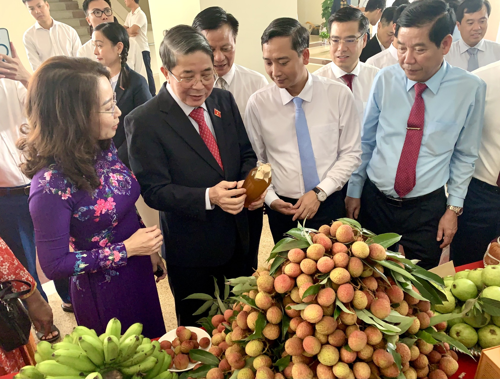 Cửa khẩu Quảng Tây 'mở luồng xanh' cho vải thiều Bắc Giang- Ảnh 1.