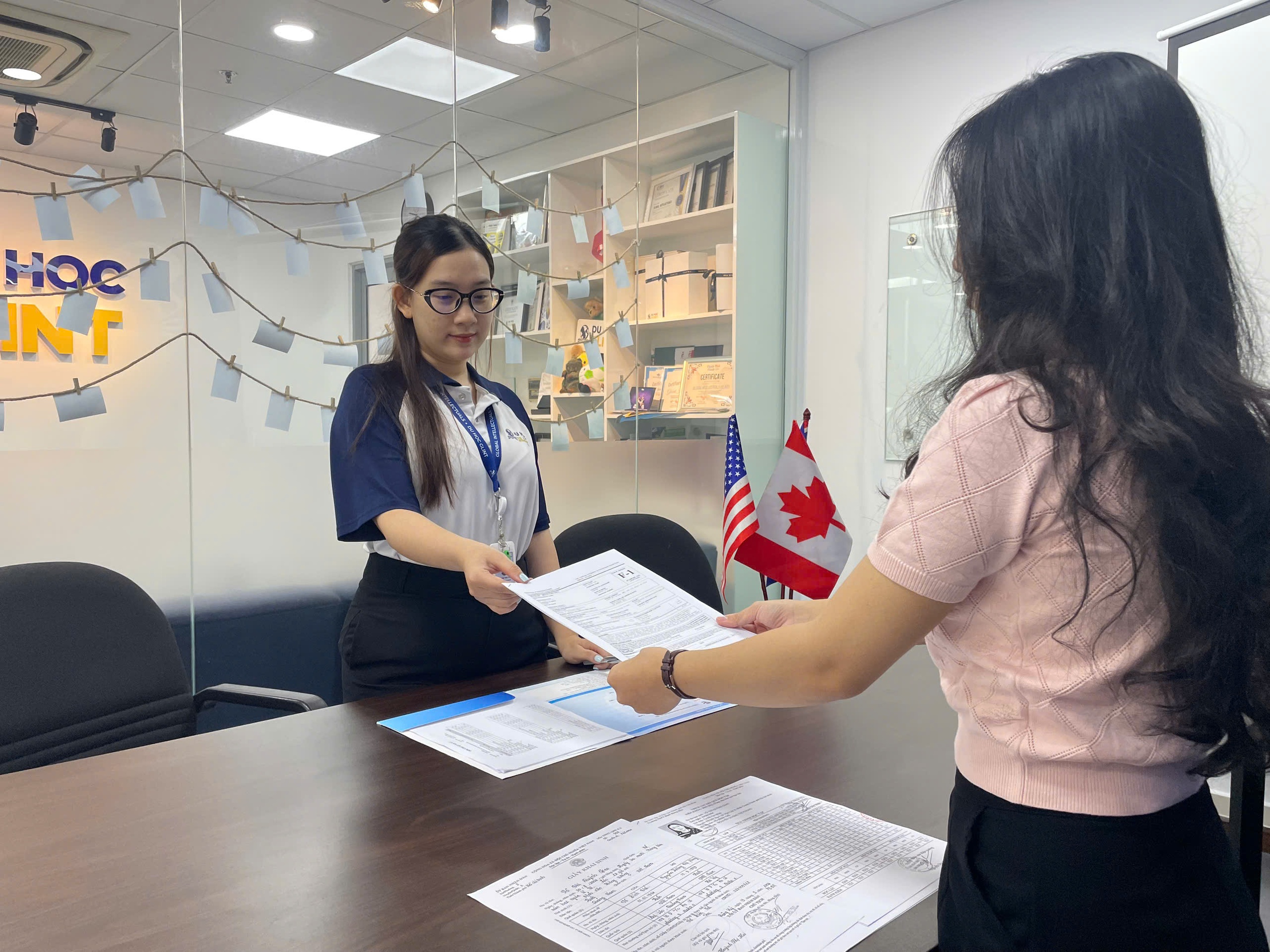 Nhiều du học sinh Việt đã đăng ký thành công lịch phỏng vấn visa Mỹ - Ảnh 2.