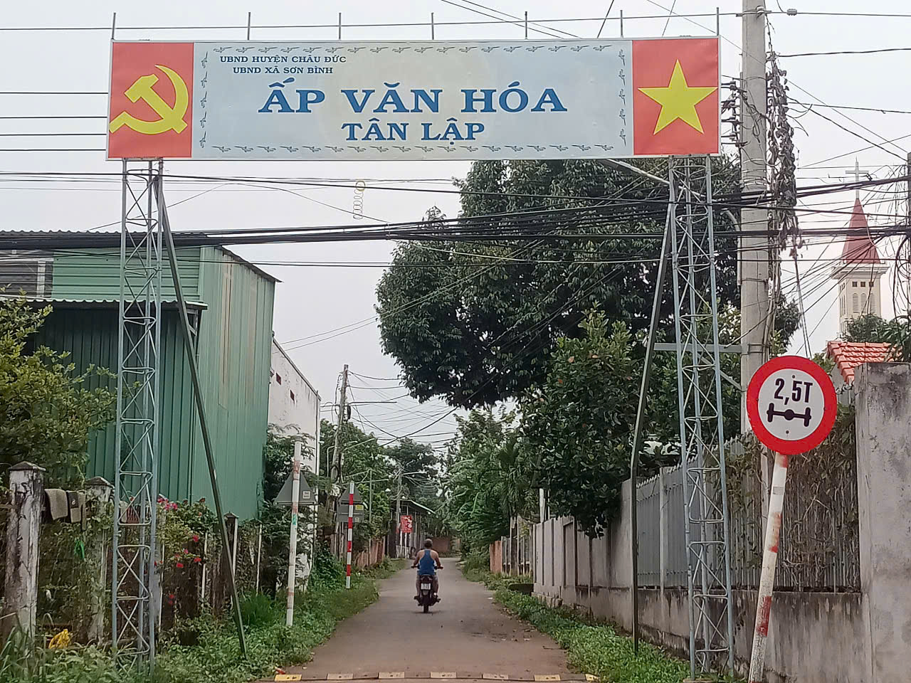 Bà Rịa - Vũng Tàu: Bắt trưởng ấp dâm ô với nữ sinh lớp 9- Ảnh 1. Bà Rịa - Vũng Tàu: Bắt trưởng ấp dâm ô với nữ sinh lớp 9- Ảnh 1.