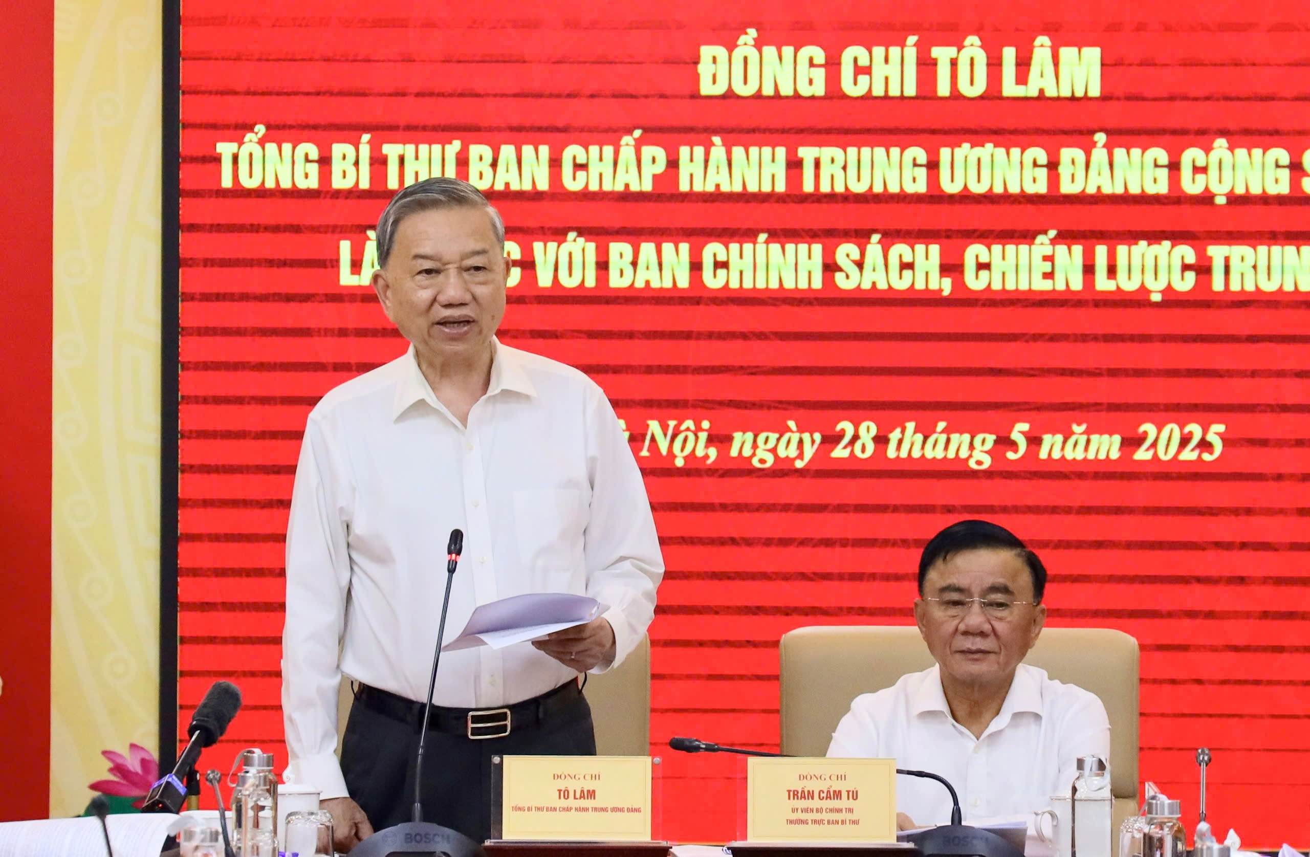 Tổng Bí thư Tô Lâm xóa bỏ độc quyền vàng miếng và áp dụng thuế giao dịch vàng - Ảnh 1. Tổng Bí thư Tô Lâm xóa bỏ độc quyền vàng miếng và áp dụng thuế giao dịch vàng - Ảnh 1.